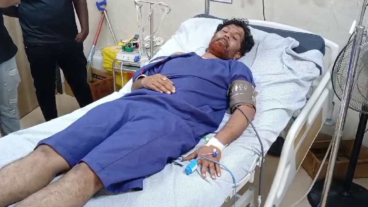 ಕಲಬುರಗಿ ಜಿಲ್ಲಾ ಕೋರ್ಟ್ ಆವರಣದಲ್ಲಿ ವ್ಯಕ್ತಿ ಮೇಲೆ ತಲ್ವಾರ್ನಿಂದ ಹಲ್ಲೆ ಕಲಬುರಗಿ ಜಿಲ್ಲಾ ಕೋರ್ಟ್ ಆವರಣದಲ್ಲಿ ವ್ಯಕ್ತಿ ಮೇಲೆ ತಲ್ವಾರ್ನಿಂದ ಹಲ್ಲೆ