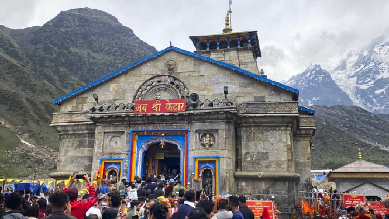 Kedarnath Temple: ಕೇದಾರನಾಥ ದೇವಸ್ಥಾನದಲ್ಲಿ 228 ಕೆಜಿ ಚಿನ್ನ ನಾಪತ್ತೆ; ಜ್ಯೋತಿರ್ಮಠ ಶಂಕರಾಚಾರ್ಯ ಆರೋಪ Kedarnath Temple: ಕೇದಾರನಾಥ ದೇವಸ್ಥಾನದಲ್ಲಿ 228 ಕೆಜಿ ಚಿನ್ನ ನಾಪತ್ತೆ; ಜ್ಯೋತಿರ್ಮಠ ಶಂಕರಾಚಾರ್ಯ ಆರೋಪ