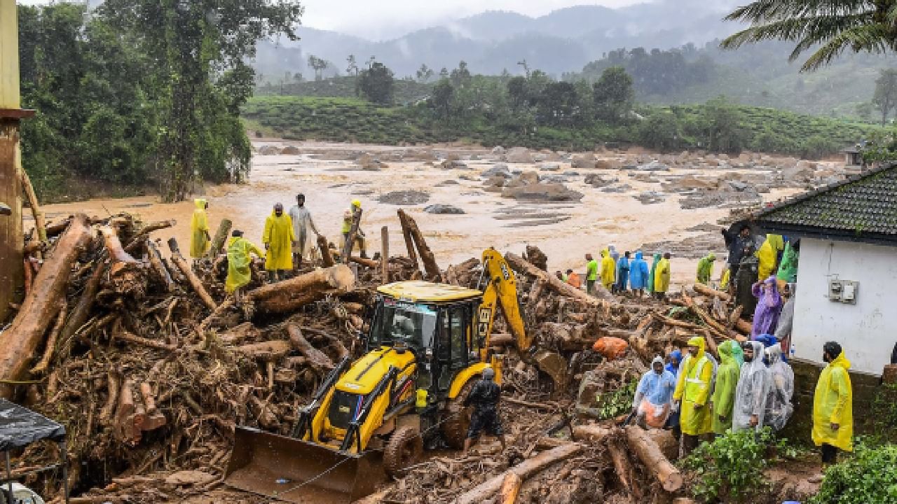 Wayanad Landslide: ಪ್ರವಾಹ, ಭೂಕುಸಿತದಿಂದ ಕೇರಳ ತತ್ತರ; ವಯನಾಡಿಗೆ ಇಂದು ರಾಹುಲ್ ಗಾಂಧಿ ಭೇಟಿ