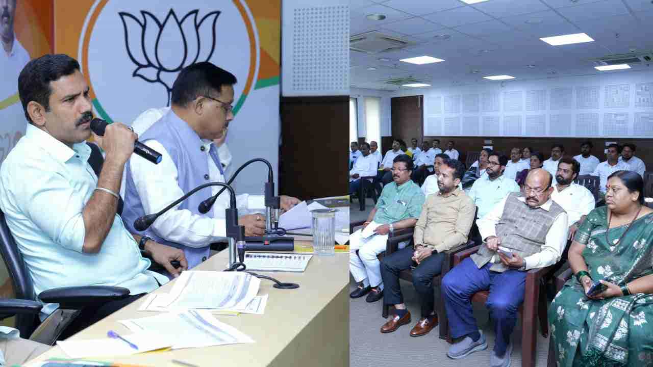 ಕಲಬುರಗಿಯಲ್ಲಿ ಬಿಜೆಪಿ ಸೋತಿದ್ದಕ್ಕೆ ಅವಲೋಕನ ಸಭೆ: ನಾಯಕರಿಗೆ ಹಿಗ್ಗಾಮುಗ್ಗಾ ಕ್ಲಾಸ್ ಕಲಬುರಗಿಯಲ್ಲಿ ಬಿಜೆಪಿ ಸೋತಿದ್ದಕ್ಕೆ ಅವಲೋಕನ ಸಭೆ: ನಾಯಕರಿಗೆ ಹಿಗ್ಗಾಮುಗ್ಗಾ ಕ್ಲಾಸ್
