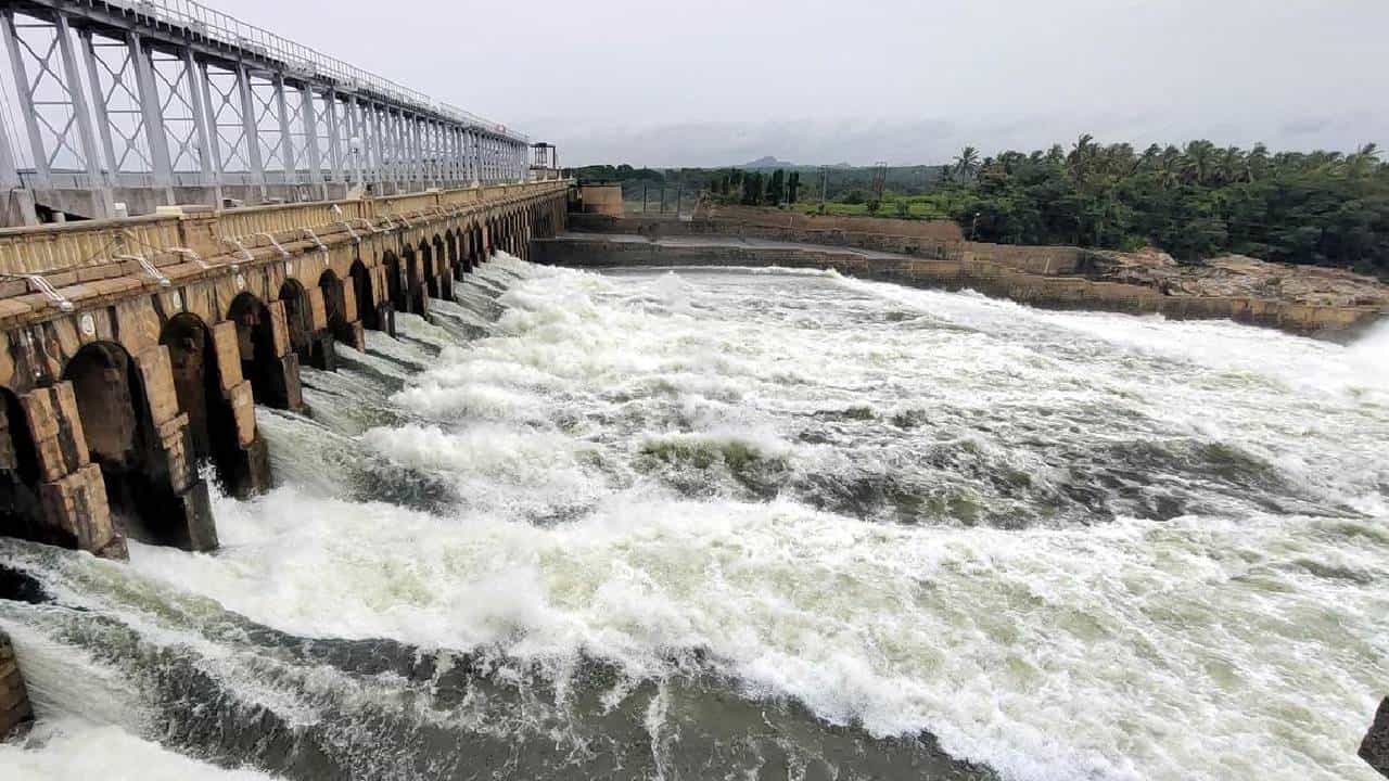 ಕೆಆರ್ಎಸ್ನಿಂದ ಯಾವುದೇ ಕ್ಷಣದಲ್ಲಾದರೂ ನೀರು ಹೊರಕ್ಕೆ: ನದಿ ಪಾತ್ರದ ಜನರಿಗೆ ಎಚ್ಚರಿಕೆ ಸಂದೇಶ ರವಾನೆ ಕೆಆರ್ಎಸ್ನಿಂದ ಯಾವುದೇ ಕ್ಷಣದಲ್ಲಾದರೂ ನೀರು ಹೊರಕ್ಕೆ: ನದಿ ಪಾತ್ರದ ಜನರಿಗೆ ಎಚ್ಚರಿಕೆ ಸಂದೇಶ ರವಾನೆ