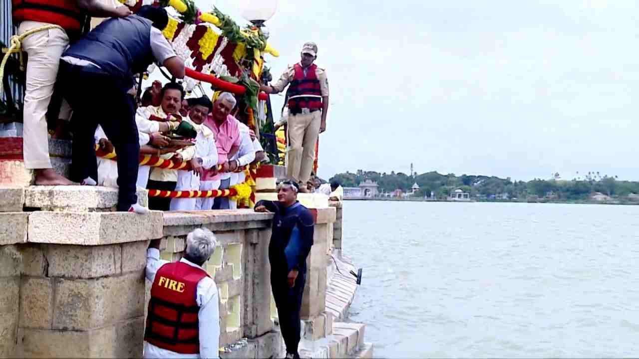 ಕೃಷಿ ಪ್ರದೇಶಕ್ಕೆ ಅಪಾರ ನೀರನ್ನೇ ಉಣಿಸಿದ್ದಾಳೆ ಕಾವೇರಿ ತಾಯಿ. ಮಂಡ್ಯ, ಮೈಸೂರು ಭಾಗದ ಜನರಿಗೆ, ಬೆಂಗಳೂರಿಗರಿಗೆ ಜೀವ ಜಲ.