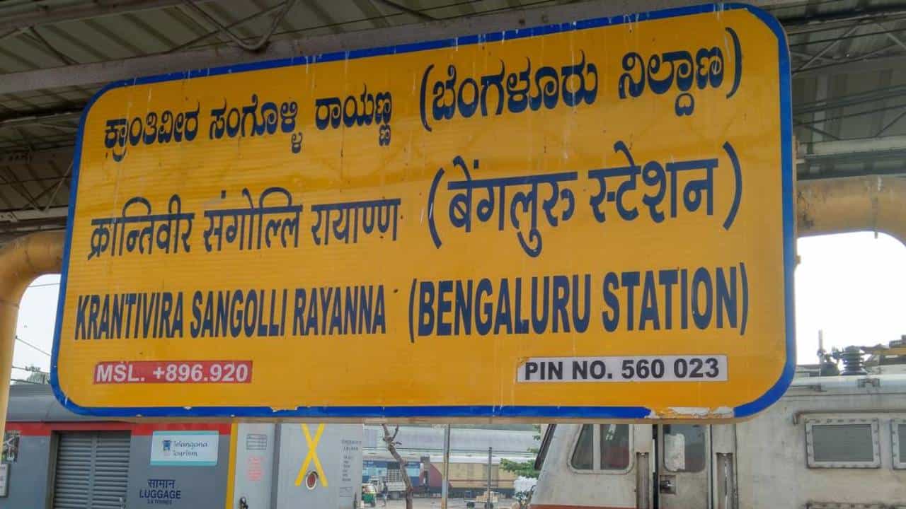 ಹಳಿ ಮೇಲೆ ಮಣ್ಣು ಕುಸಿತ: ಬೆಂಗಳೂರು-ಮಂಗಳೂರು ರೈಲು ಸಂಚಾರ ರದ್ದು ಹಳಿ ಮೇಲೆ ಮಣ್ಣು ಕುಸಿತ: ಬೆಂಗಳೂರು-ಮಂಗಳೂರು ರೈಲು ಸಂಚಾರ ರದ್ದು
