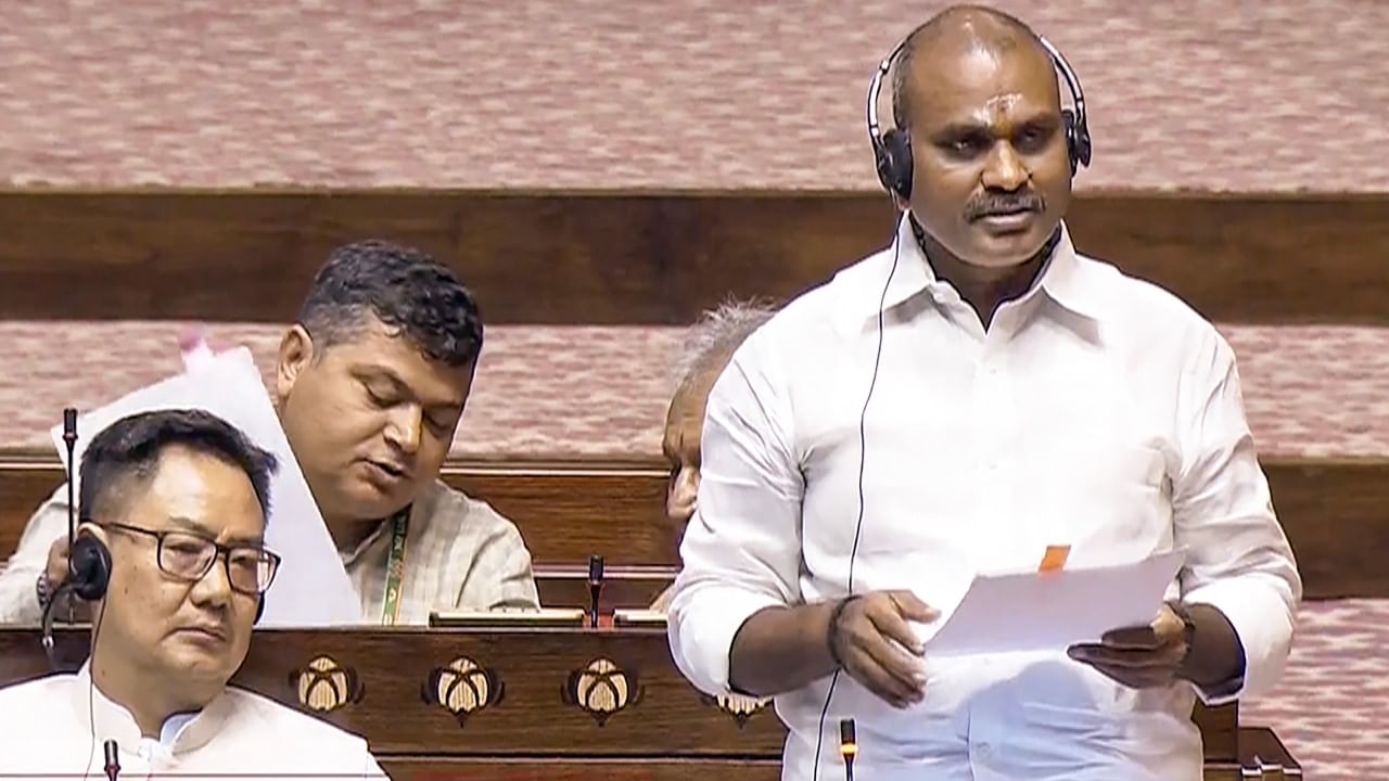 ಹಿಂದಿನ ಮೂರು ವರ್ಷಗಳಲ್ಲಿ ಸಂಸದರು ನೀಡಿದ್ದು 913 ಭರವಸೆ, ಇವುಗಳಲ್ಲಿ ಈಡೇರಿದ್ದು 583: ಸರ್ಕಾರ ಹಿಂದಿನ ಮೂರು ವರ್ಷಗಳಲ್ಲಿ ಸಂಸದರು ನೀಡಿದ್ದು 913 ಭರವಸೆ, ಇವುಗಳಲ್ಲಿ ಈಡೇರಿದ್ದು 583: ಸರ್ಕಾರ