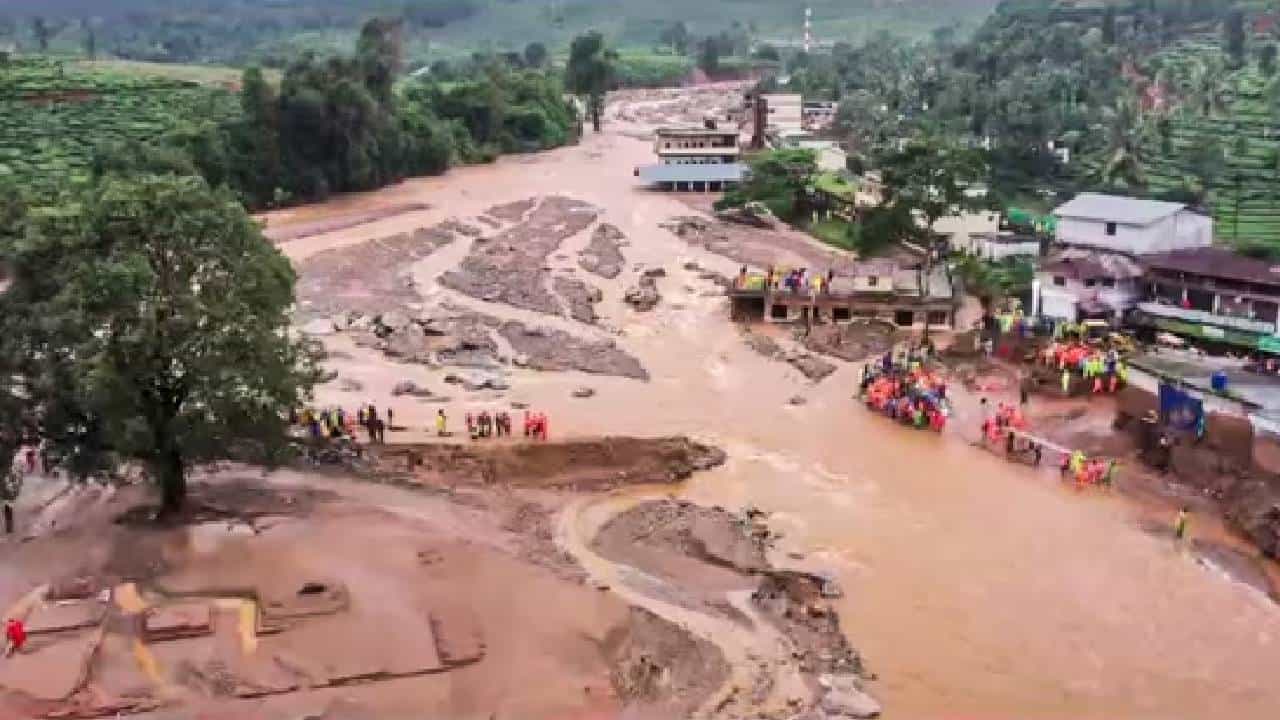 Wayanad landslide: ಗುಡ್ಡ ಕುಸಿತದಿಂದ ಮೃತಪಟ್ಟವರ ಸಂಖ್ಯೆ 146ಕ್ಕೆ ಏರಿಕೆ, ಕೋಳಿಕ್ಕೋಡ್ನಲ್ಲಿ 9 ಬಾರಿ ಭೂಕುಸಿತ Wayanad landslide: ಗುಡ್ಡ ಕುಸಿತದಿಂದ ಮೃತಪಟ್ಟವರ ಸಂಖ್ಯೆ 146ಕ್ಕೆ ಏರಿಕೆ, ಕೋಳಿಕ್ಕೋಡ್ನಲ್ಲಿ 9 ಬಾರಿ ಭೂಕುಸಿತ