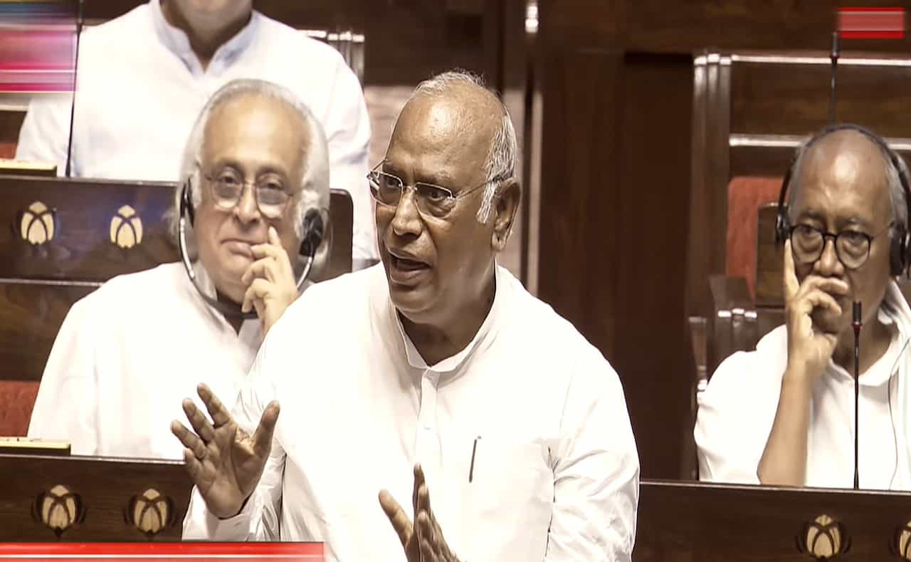 ಲೋಕಸಭೆಯ ಭಾಷಣದಲ್ಲಿ 'ಬಾಲಕ ಬುದ್ಧಿ', 'ಪರಾವಲಂಬಿ' ಪದ ಬಳಸಿದ ಮೋದಿ; ಕಾಂಗ್ರೆಸ್ ತಿರುಗೇಟು