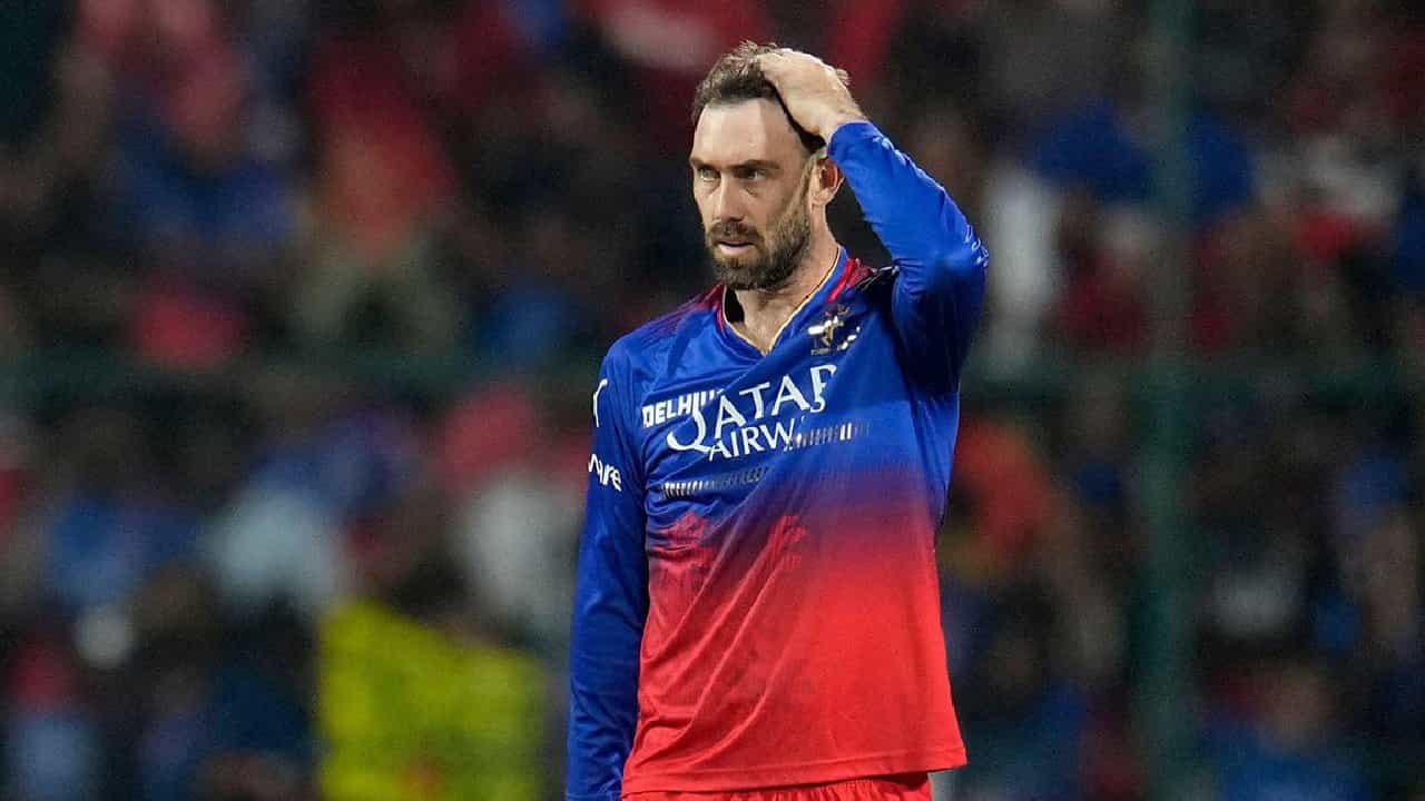 ಇಂಡಿಯನ್ ಪ್ರೀಮಿಯರ್ ಲೀಗ್ (IPL 2025) ಮೆಗಾ ಹರಾಜಿಗೂ ಮುನ್ನ ಗ್ಲೆನ್ ಮ್ಯಾಕ್ಸ್ವೆಲ್ ರಾಯಲ್ ಚಾಲೆಂಜರ್ಸ್ ಬೆಂಗಳೂರು (RCB) ತಂಡದಿಂದ ಹೊರಬೀಳುವುದು ಬಹುತೇಕ ಖಚಿತ ಎನ್ನಲಾಗುತ್ತಿದೆ. ಇದನ್ನು ಪುಷ್ಠೀಕರಿಸುವಂತೆ ಇದೀಗ ಮ್ಯಾಕ್ಸ್ವೆಲ್ ಸೋಷಿಯಲ್ ಮೀಡಿಯಾದಲ್ಲಿ ಆರ್ಸಿಬಿ ತಂಡವನ್ನು ಅನ್ಫಾಲೋ ಮಾಡಿದ್ದಾರೆ.