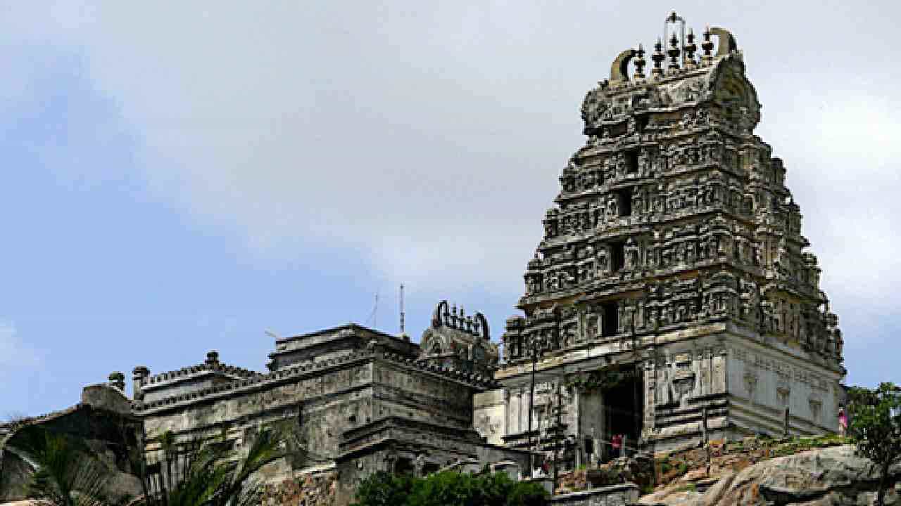 ಮುಡಾ ನಡುವೆ ಮತ್ತೊಂದು ಬಹುಕೋಟಿ ಭೂ ಹಗರಣ; ಮೇಲುಕೋಟೆ ಚೆಲುವನಾರಾಯಣ ಸ್ವಾಮಿ ಆಸ್ತಿ ಕಬಳಿಕೆ ಆರೋಪ ಮುಡಾ ನಡುವೆ ಮತ್ತೊಂದು ಬಹುಕೋಟಿ ಭೂ ಹಗರಣ; ಮೇಲುಕೋಟೆ ಚೆಲುವನಾರಾಯಣ ಸ್ವಾಮಿ ಆಸ್ತಿ ಕಬಳಿಕೆ ಆರೋಪ