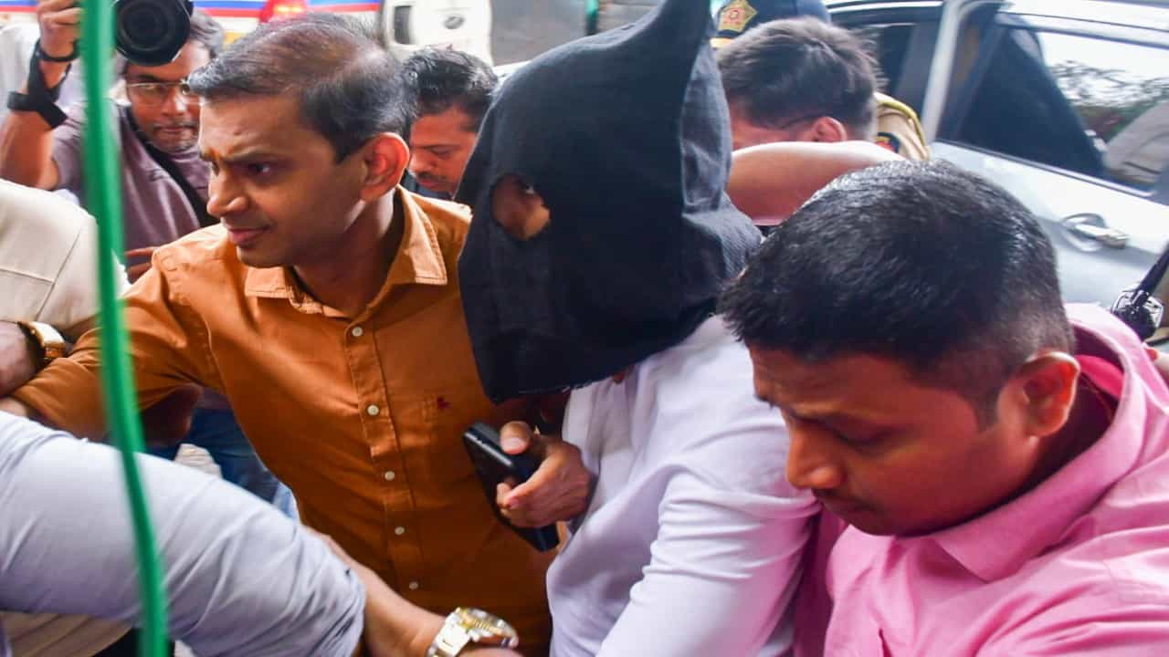 ಮುಂಬೈ ಬಿಎಂಡಬ್ಲ್ಯು ಗುದ್ದೋಡು ಪ್ರಕರಣ: ಆರೋಪಿ ಮಿಹಿರ್ ಶಾಗೆ ಜುಲೈ 30ರವರೆಗೆ ನ್ಯಾಯಾಂಗ ಬಂಧನ ಮುಂಬೈ ಬಿಎಂಡಬ್ಲ್ಯು ಗುದ್ದೋಡು ಪ್ರಕರಣ: ಆರೋಪಿ ಮಿಹಿರ್ ಶಾಗೆ ಜುಲೈ 30ರವರೆಗೆ ನ್ಯಾಯಾಂಗ ಬಂಧನ