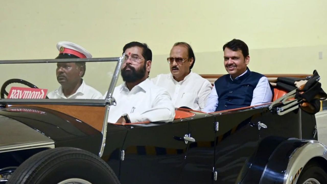 ಮಹಾರಾಷ್ಟ್ರ ಎಂಎಲ್ಸಿ ಚುನಾವಣೆ: ಬಿಜೆಪಿ-ಎನ್ಸಿಪಿ-ಶಿವಸೇನಾ ಮೈತ್ರಿಕೂಟದ ಎಲ್ಲಾ ಅಭ್ಯರ್ಥಿಗಳಿಗೆ ಗೆಲುವು ಮಹಾರಾಷ್ಟ್ರ ಎಂಎಲ್ಸಿ ಚುನಾವಣೆ: ಬಿಜೆಪಿ-ಎನ್ಸಿಪಿ-ಶಿವಸೇನಾ ಮೈತ್ರಿಕೂಟದ ಎಲ್ಲಾ ಅಭ್ಯರ್ಥಿಗಳಿಗೆ ಗೆಲುವು