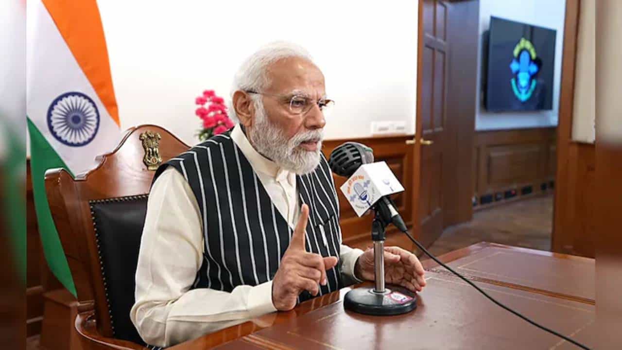 Modi Mann Ki Baat: ಪ್ಯಾರಿಸ್ ಒಲಿಂಪಿಕ್ಸ್ ಅಥ್ಲೀಟ್ಗಳನ್ನು ಬೆಂಬಲಿಸುವಂತೆ ಪ್ರಧಾನಿ ಮೋದಿ ಮನವಿ Modi Mann Ki Baat: ಪ್ಯಾರಿಸ್ ಒಲಿಂಪಿಕ್ಸ್ ಅಥ್ಲೀಟ್ಗಳನ್ನು ಬೆಂಬಲಿಸುವಂತೆ ಪ್ರಧಾನಿ ಮೋದಿ ಮನವಿ