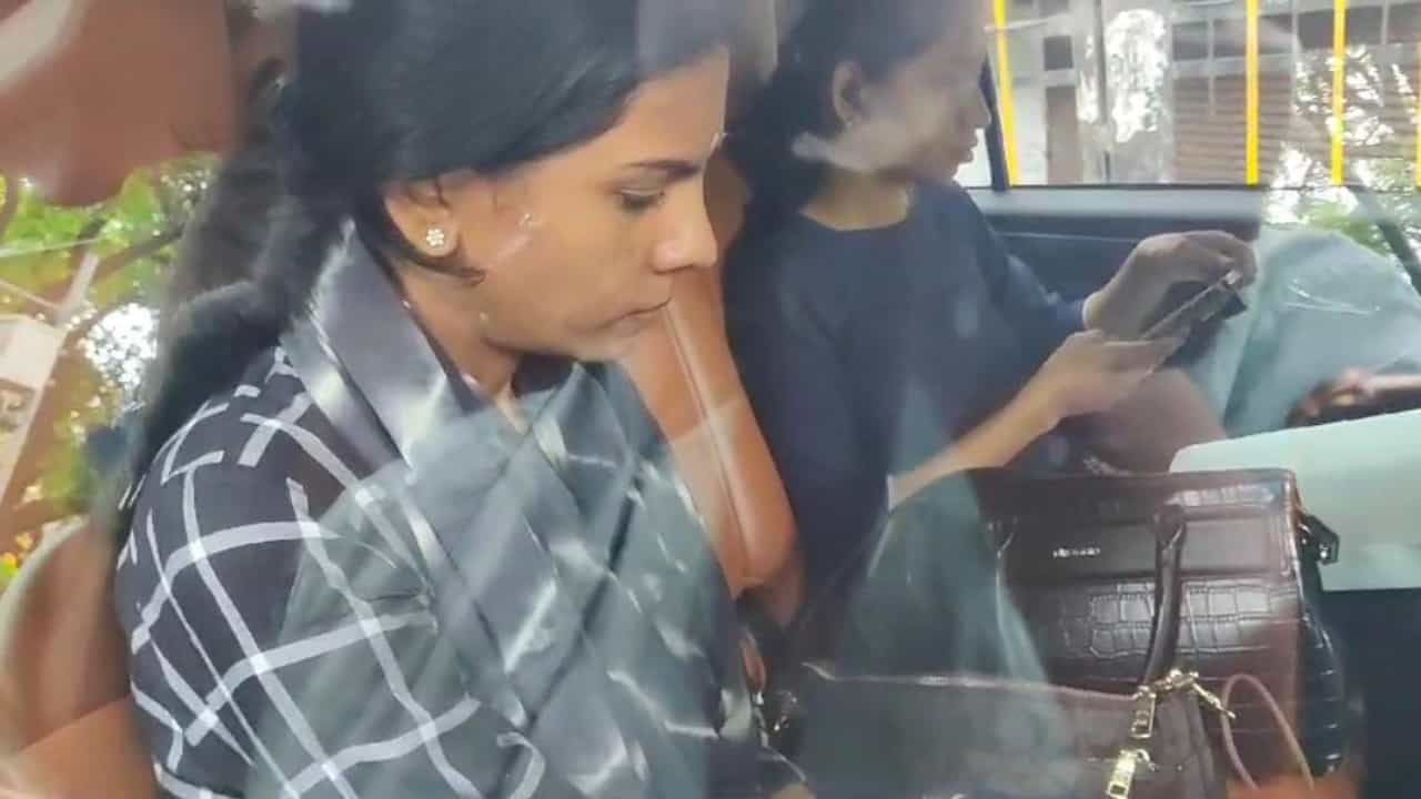 ವಾಲ್ಮೀಕಿ ಅಭಿವೃದ್ಧಿ ನಿಗಮ ಹಗರಣ: ಮಾಜಿ ಸಚಿವ ನಾಗೇಂದ್ರ ಪತ್ನಿ ಮಂಜುಳಾ ಇಡಿ ವಶಕ್ಕೆ ವಾಲ್ಮೀಕಿ ಅಭಿವೃದ್ಧಿ ನಿಗಮ ಹಗರಣ: ಮಾಜಿ ಸಚಿವ ನಾಗೇಂದ್ರ ಪತ್ನಿ ಮಂಜುಳಾ ಇಡಿ ವಶಕ್ಕೆ