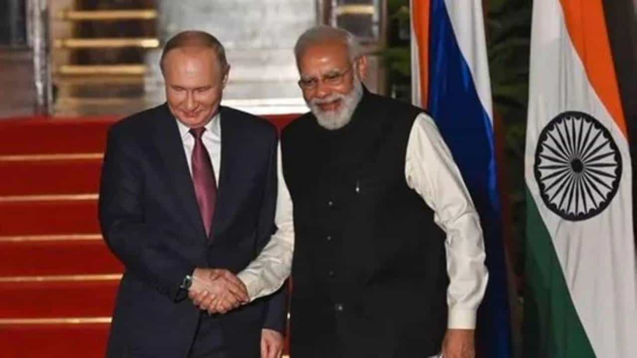 PM Modi Russia Visit: ಪ್ರಧಾನಿ ನರೇಂದ್ರ ಮೋದಿ ರಷ್ಯಾ ಪ್ರವಾಸ, ಇಂದಿನಿಂದ ಶುರು PM Modi Russia Visit: ಪ್ರಧಾನಿ ನರೇಂದ್ರ ಮೋದಿ ರಷ್ಯಾ ಪ್ರವಾಸ, ಇಂದಿನಿಂದ ಶುರು