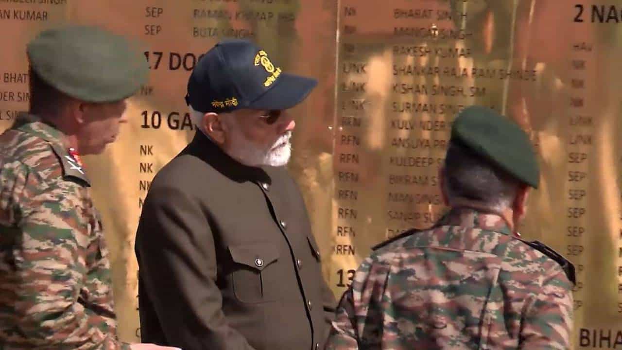 Kargil Vijay Diwas: ಪಾಕಿಸ್ತಾನ ನಮ್ಮಿಂದ ಎಷ್ಟೇ ಪೆಟ್ಟು ತಿಂದರೂ ಇನ್ನೂ ಬುದ್ಧಿ ಕಲಿತಿಲ್ಲ: ನರೇಂದ್ರ ಮೋದಿ Kargil Vijay Diwas: ಪಾಕಿಸ್ತಾನ ನಮ್ಮಿಂದ ಎಷ್ಟೇ ಪೆಟ್ಟು ತಿಂದರೂ ಇನ್ನೂ ಬುದ್ಧಿ ಕಲಿತಿಲ್ಲ: ನರೇಂದ್ರ ಮೋದಿ