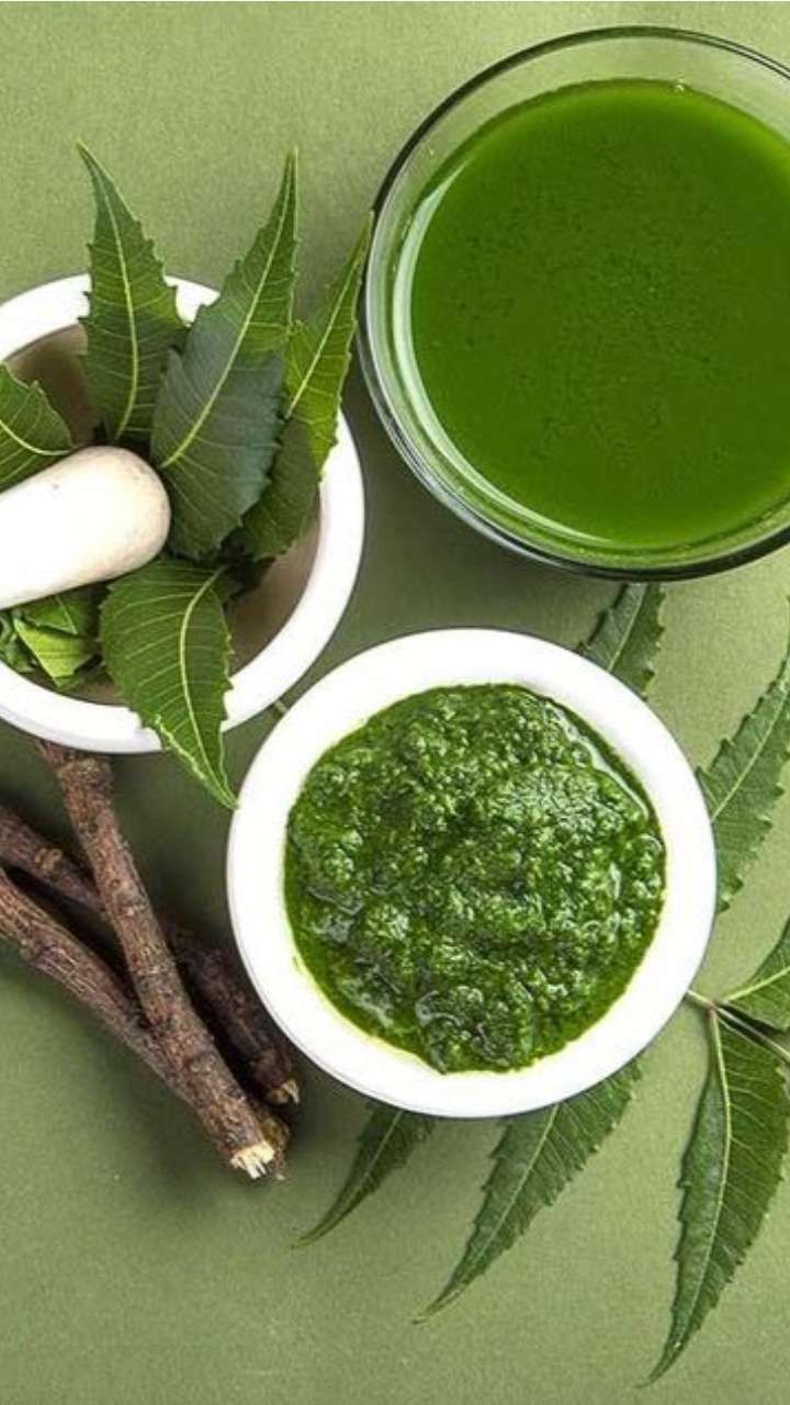 ಆ ಎಣ್ಣೆ ತಣ್ಣಗಾದ ಬಳಿಕ ಕೂದಲಿನ ಬುಡದವರೆಗೂ ಚೆನ್ನಾಗಿ ಹಚ್ಚಿ ಮಸಾಜ್ ಮಾಡಿ. ತಲೆ ಸ್ನಾನಕ್ಕಿಂತ ಮೊದಲು ಸುಮಾರು 4 ತಾಸು ಹಾಗೆಯೇ ಬಿಡಿ.