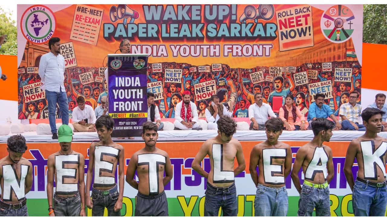 NEET-UG ಪ್ರಶ್ನೆ ಪತ್ರಿಕೆ ಸೋರಿಕೆ ವಿವಾದ: ಬಿಹಾರದ ಅಭ್ಯರ್ಥಿ ಸೇರಿದಂತೆ ಇಬ್ಬರನ್ನು ಬಂಧಿಸಿದ ಸಿಬಿಐ NEET-UG ಪ್ರಶ್ನೆ ಪತ್ರಿಕೆ ಸೋರಿಕೆ ವಿವಾದ: ಬಿಹಾರದ ಅಭ್ಯರ್ಥಿ ಸೇರಿದಂತೆ ಇಬ್ಬರನ್ನು ಬಂಧಿಸಿದ ಸಿಬಿಐ