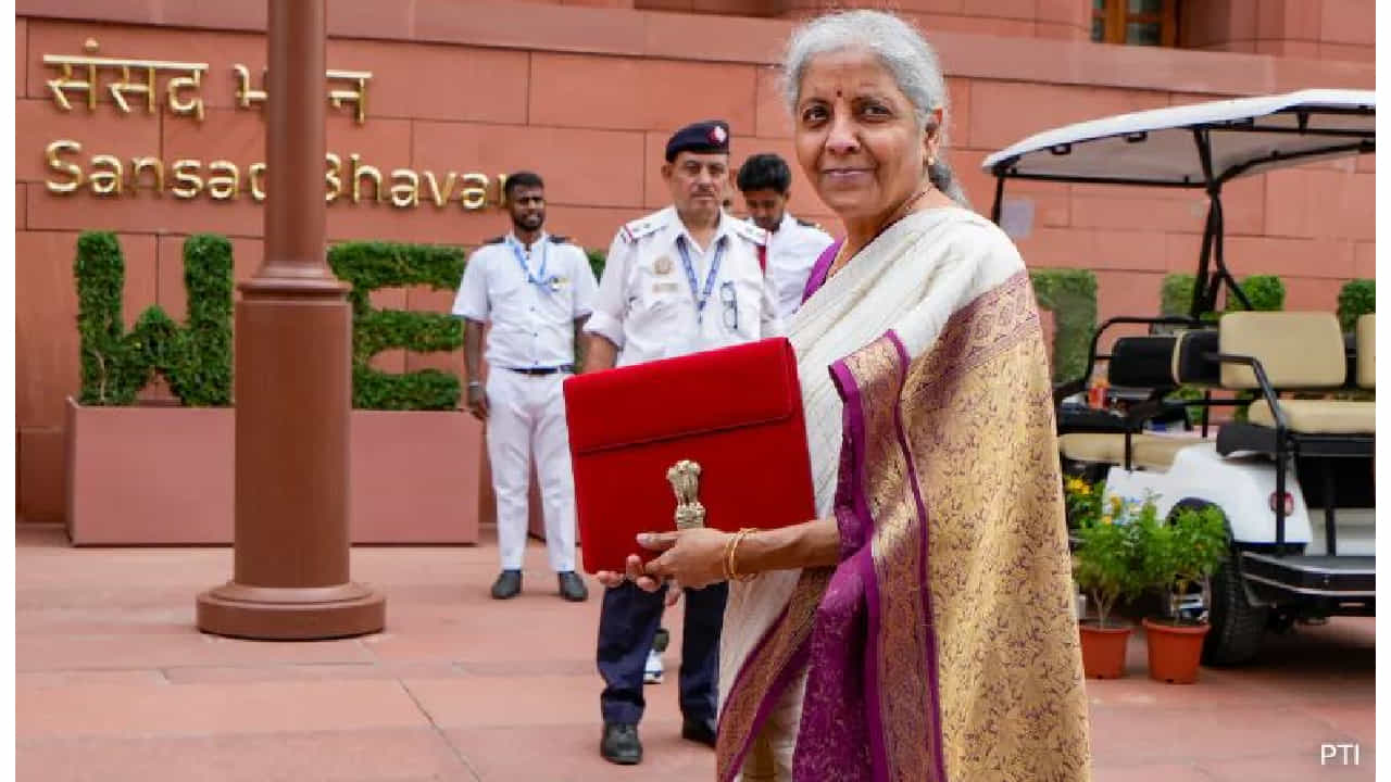 Nirmala Sitharaman Budget: ಈ ವರ್ಷವೂ 5 ಕೆಜಿ ಉಚಿತ ಪಡಿತರ ಮುಂದುವರಿಸಿದ ಸಚಿವೆ ನಿರ್ಮಲಾ: 3 ತಿಂಗಳಿಗೆ ಚುನಾವಣೆ, ಕೇಂದ್ರ ಸರ್ಕಾರದ ಲೆಕ್ಕಾಚಾರವೇನು? Nirmala Sitharaman Budget: ಈ ವರ್ಷವೂ 5 ಕೆಜಿ ಉಚಿತ ಪಡಿತರ ಮುಂದುವರಿಸಿದ ಸಚಿವೆ ನಿರ್ಮಲಾ: 3 ತಿಂಗಳಿಗೆ ಚುನಾವಣೆ, ಕೇಂದ್ರ ಸರ್ಕಾರದ ಲೆಕ್ಕಾಚಾರವೇನು?