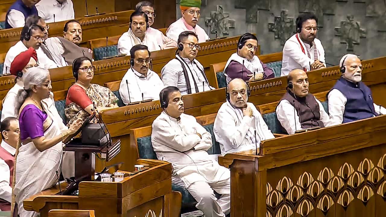 Budget 2024 Cheaper and Costlier Items: ಯಾವುದು ಅಗ್ಗ? ಯಾವುದು ದುಬಾರಿ? Budget 2024 Cheaper and Costlier Items: ಯಾವುದು ಅಗ್ಗ? ಯಾವುದು ದುಬಾರಿ?