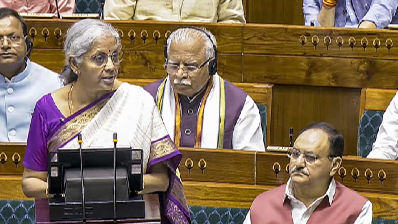 Budget 2024: ಬಜೆಟ್ನಲ್ಲಿ ಮೋದಿ ಸರ್ಕಾರದ 9 ಆದ್ಯತೆಗಳು, 4 ಸ್ತಂಭಗಳನ್ನು ಪಟ್ಟಿ ಮಾಡಿದ ಸಚಿವೆ ನಿರ್ಮಲಾ ಸೀತಾರಾಮನ್ Budget 2024: ಬಜೆಟ್ನಲ್ಲಿ ಮೋದಿ ಸರ್ಕಾರದ 9 ಆದ್ಯತೆಗಳು, 4 ಸ್ತಂಭಗಳನ್ನು ಪಟ್ಟಿ ಮಾಡಿದ ಸಚಿವೆ ನಿರ್ಮಲಾ ಸೀತಾರಾಮನ್