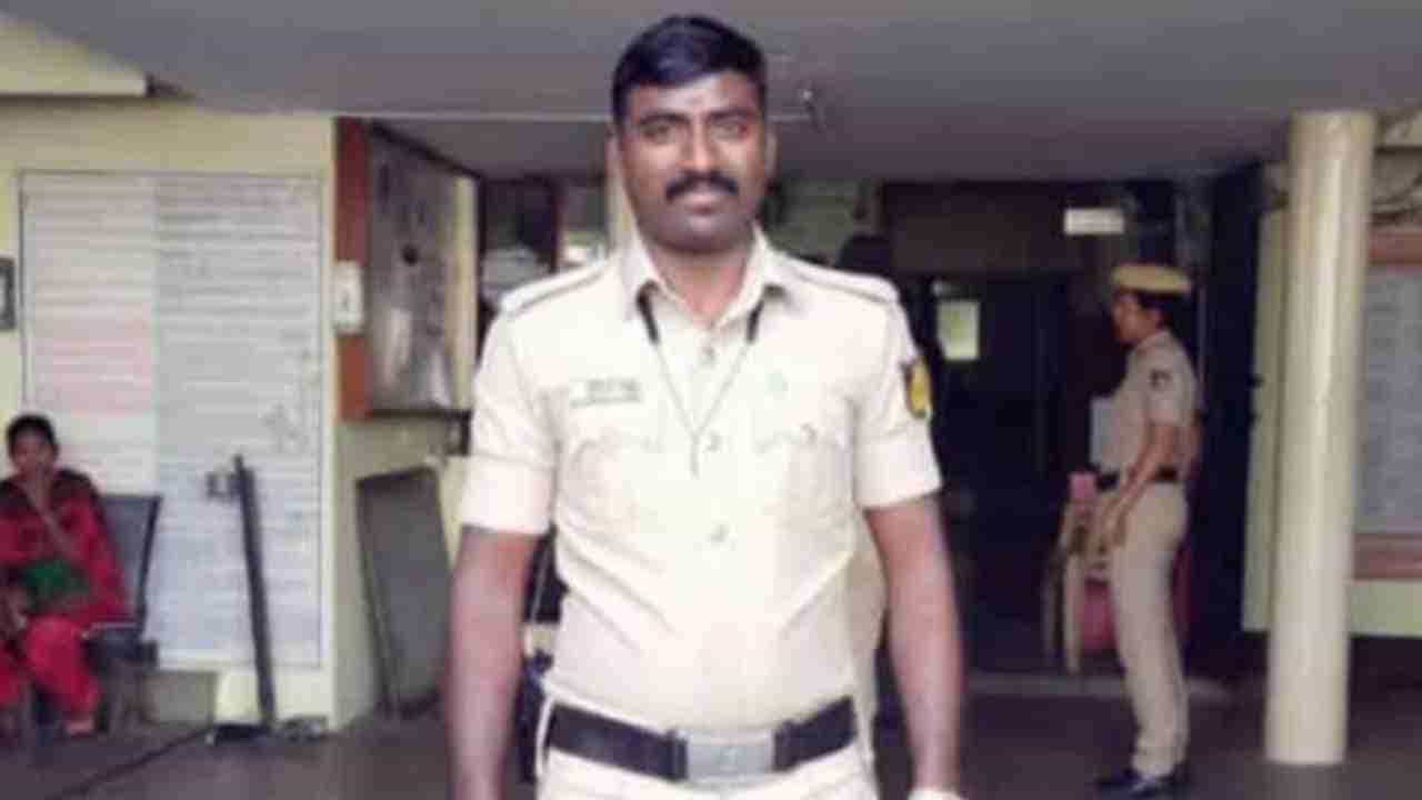 ನಾಪತ್ತೆಯಾಗಿದ್ದ ಪೊಲೀಸ್ ಕಾನ್ಸ್ಟೇಬಲ್ ಶವವಾಗಿ ಪತ್ತೆ: ಕೌಟುಂಬಿಕ ಕಲಹಕ್ಕೆ ಬೇಸತ್ತು ಆತ್ಮಹತ್ಯೆ ಶಂಕೆ ನಾಪತ್ತೆಯಾಗಿದ್ದ ಪೊಲೀಸ್ ಕಾನ್ಸ್ಟೇಬಲ್ ಶವವಾಗಿ ಪತ್ತೆ: ಕೌಟುಂಬಿಕ ಕಲಹಕ್ಕೆ ಬೇಸತ್ತು ಆತ್ಮಹತ್ಯೆ ಶಂಕೆ