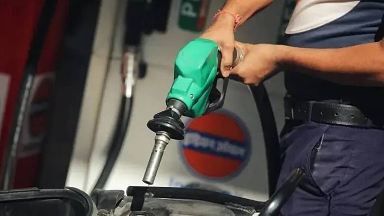 Petrol Diesel Price on July 04: ಕಚ್ಚಾತೈಲ ದುಬಾರಿ, ದೇಶಾದ್ಯಂತ ಪೆಟ್ರೋಲ್, ಡೀಸೆಲ್ ದರ ಎಷ್ಟಿದೆ?