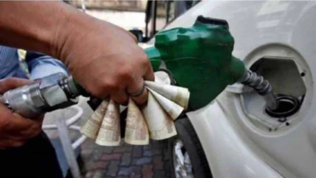 Petrol Diesel Price on July 29: ಬೆಂಗಳೂರು, ದೆಹಲಿ, ಮುಂಬೈ ಸೇರಿದಂತೆ ದೇಶದ ವಿವಿಧೆಡೆ ಇಂಧನ ದರ ಎಷ್ಟಿದೆ? Petrol Diesel Price on July 29: ಬೆಂಗಳೂರು, ದೆಹಲಿ, ಮುಂಬೈ ಸೇರಿದಂತೆ ದೇಶದ ವಿವಿಧೆಡೆ ಇಂಧನ ದರ ಎಷ್ಟಿದೆ?