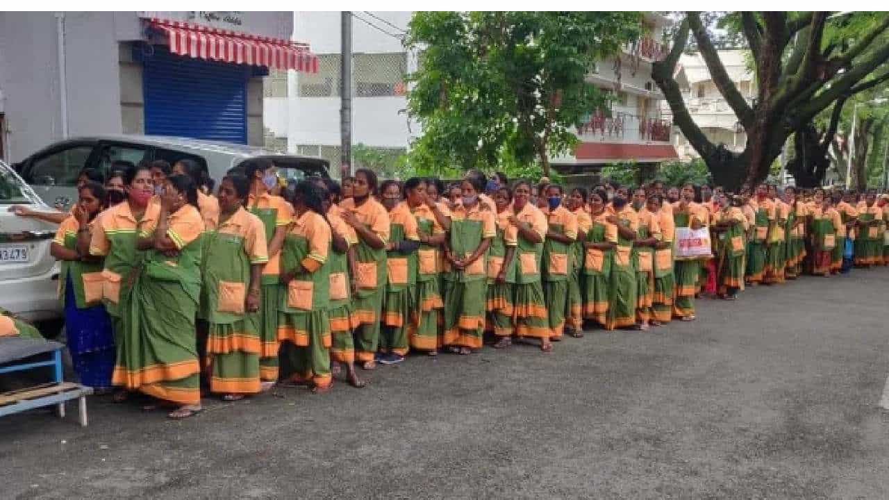 ಪೌರ ಕಾರ್ಮಿಕರಿಗೆ ಗುಡ್ ನ್ಯೂಸ್; ವಾರಕ್ಕೆ ಒಂದು ದಿನ ರಜೆ ನೀಡಿದ ಸರ್ಕಾರ ಪೌರ ಕಾರ್ಮಿಕರಿಗೆ ಗುಡ್ ನ್ಯೂಸ್; ವಾರಕ್ಕೆ ಒಂದು ದಿನ ರಜೆ ನೀಡಿದ ಸರ್ಕಾರ
