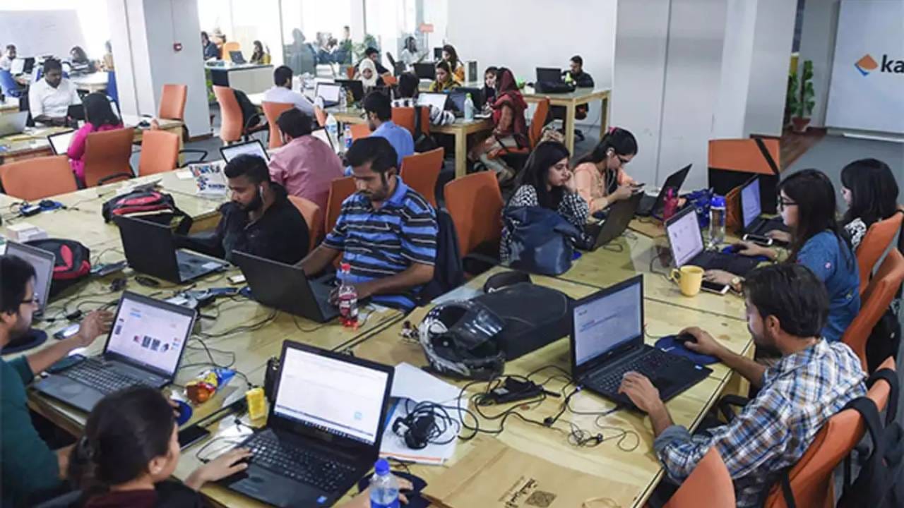 ಕನ್ನಡಿಗರಿಗೆ ಉದ್ಯೋಗ ಮೀಸಲಾತಿ: ಸಾಮಾಜಿಕ ಮಾಧ್ಯಮದಲ್ಲಿ ನೆಟ್ಟಿಗರ ಪರ-ವಿರೋಧ ಪೋಸ್ಟ್ ಕನ್ನಡಿಗರಿಗೆ ಉದ್ಯೋಗ ಮೀಸಲಾತಿ: ಸಾಮಾಜಿಕ ಮಾಧ್ಯಮದಲ್ಲಿ ನೆಟ್ಟಿಗರ ಪರ-ವಿರೋಧ ಪೋಸ್ಟ್