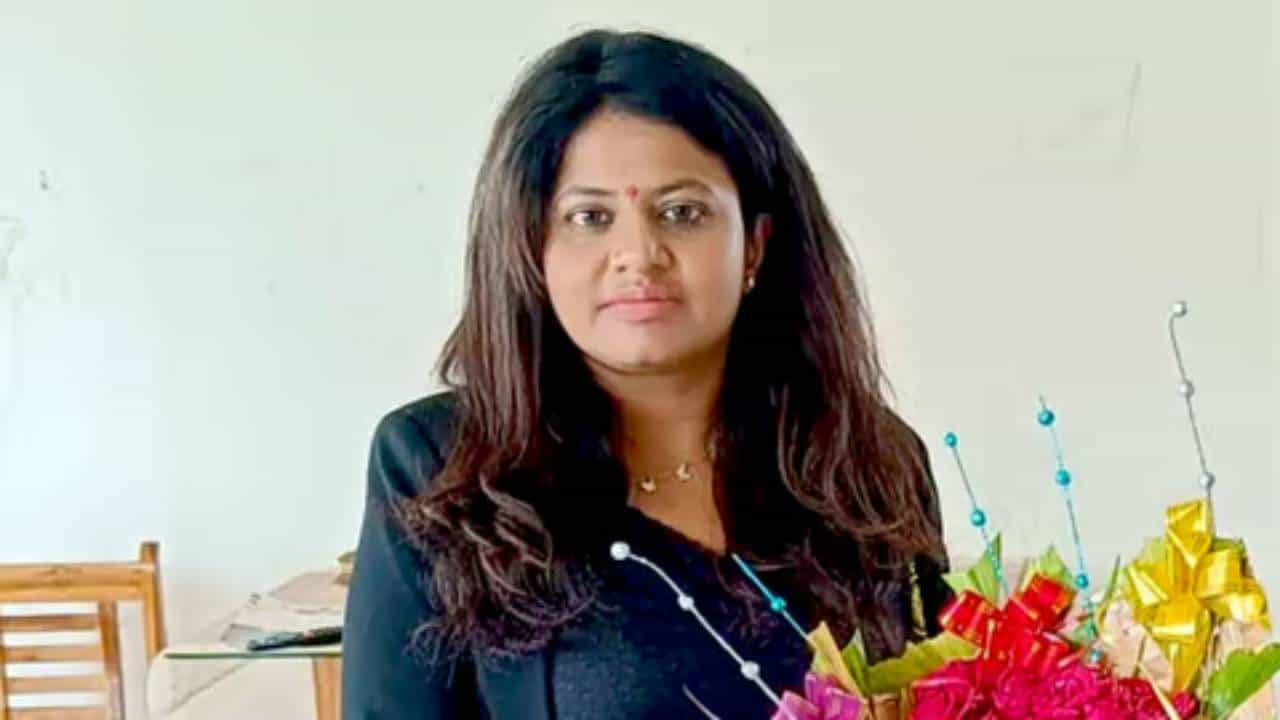 ಟ್ರೈನಿ ಐಎಎಸ್ ಅಧಿಕಾರಿ ಪೂಜಾಗೆ ದೃಷ್ಟಿದೋಷ ಇದೆಯೇ? ಎಂಬಿಬಿಎಸ್ ಪ್ರವೇಶಕ್ಕೂ ಮುನ್ನ ಸಲ್ಲಿಸಿದ್ದ ವೈದ್ಯಕೀಯ ಪ್ರಮಾಣಪತ್ರದಲ್ಲೇನಿದೆ? ಟ್ರೈನಿ ಐಎಎಸ್ ಅಧಿಕಾರಿ ಪೂಜಾಗೆ ದೃಷ್ಟಿದೋಷ ಇದೆಯೇ? ಎಂಬಿಬಿಎಸ್ ಪ್ರವೇಶಕ್ಕೂ ಮುನ್ನ ಸಲ್ಲಿಸಿದ್ದ ವೈದ್ಯಕೀಯ ಪ್ರಮಾಣಪತ್ರದಲ್ಲೇನಿದೆ?
