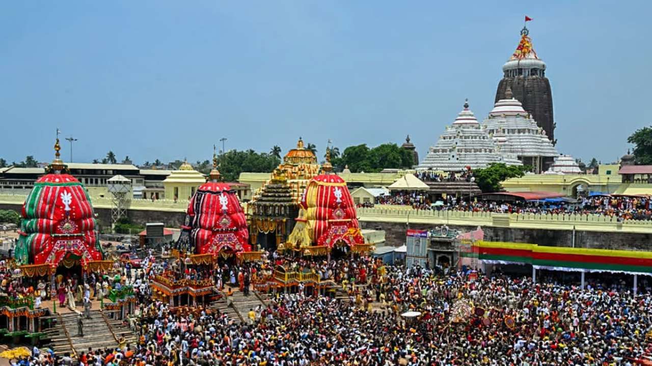 ಪ್ರತಿ ವರ್ಷ ಜಗತ್ತಿನಾದ್ಯಂತ ಲಕ್ಷಾಂತರ ಭಕ್ತರು ಈ ರಥೋತ್ಸವದಲ್ಲಿ ಪಾಲ್ಗೊಳ್ಳುತ್ತಾರೆ. ಆಷಾಢ ಮಾಸದ ಶುಕ್ಲ ಪಕ್ಷದ ದ್ವಿತೀಯಾ ತಿಥಿಯಂದು ನಡೆಯುವ  ರಥೋತ್ಸವನ್ನು ನೋಡುವುದೇ ಕಣ್ಣಿಗೊಂದು ಹಬ್ಬ.