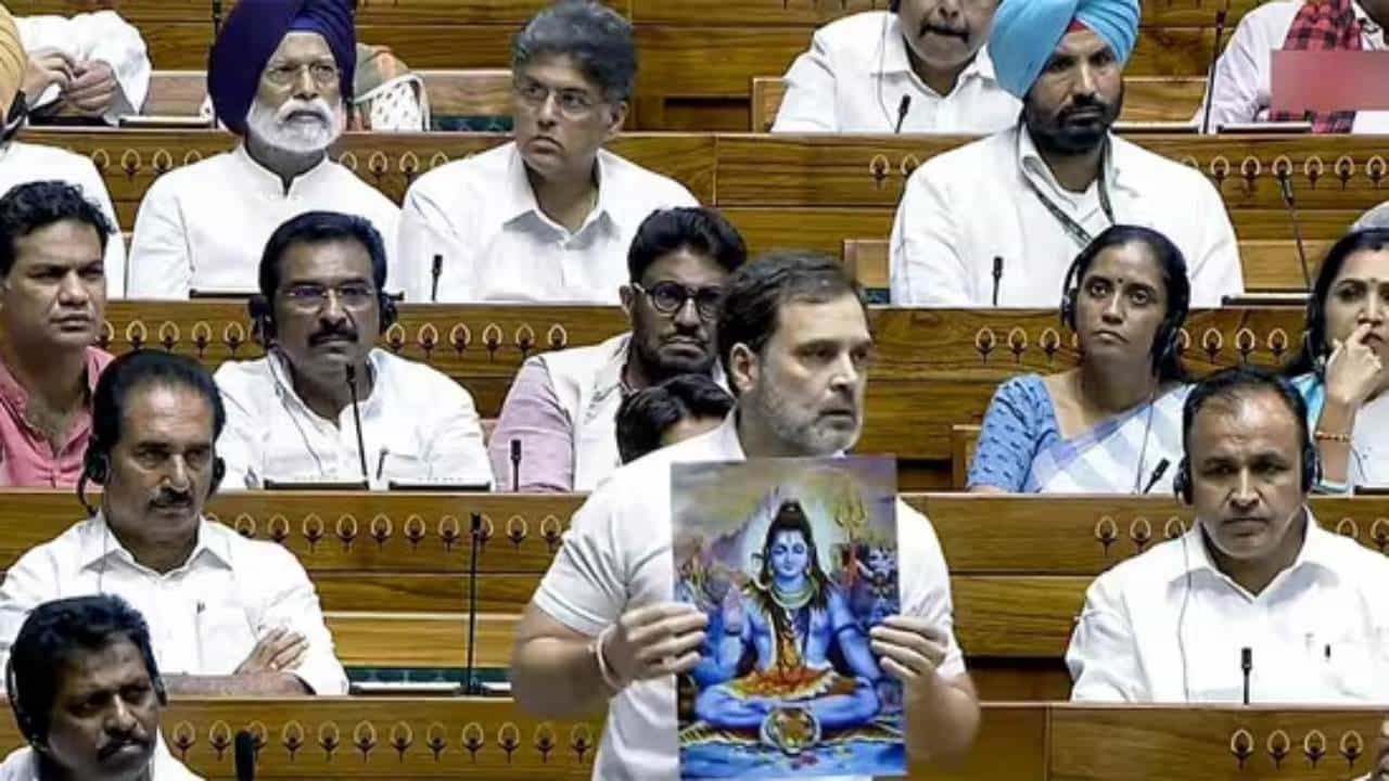 ಸಂಸತ್ತಿನಲ್ಲಿ ರಾಹುಲ್ ಗಾಂಧಿ ಭಾಷಣಕ್ಕೆ ಕತ್ತರಿ, ವಿವಾದಾತ್ಮಕ ಮಾತುಗಳನ್ನು ಕಲಾಪದಿಂದ ತೆಗೆಯಲು ಸ್ಪೀಕರ್ ಸೂಚನೆ ಸಂಸತ್ತಿನಲ್ಲಿ ರಾಹುಲ್ ಗಾಂಧಿ ಭಾಷಣಕ್ಕೆ ಕತ್ತರಿ, ವಿವಾದಾತ್ಮಕ ಮಾತುಗಳನ್ನು ಕಲಾಪದಿಂದ ತೆಗೆಯಲು ಸ್ಪೀಕರ್ ಸೂಚನೆ