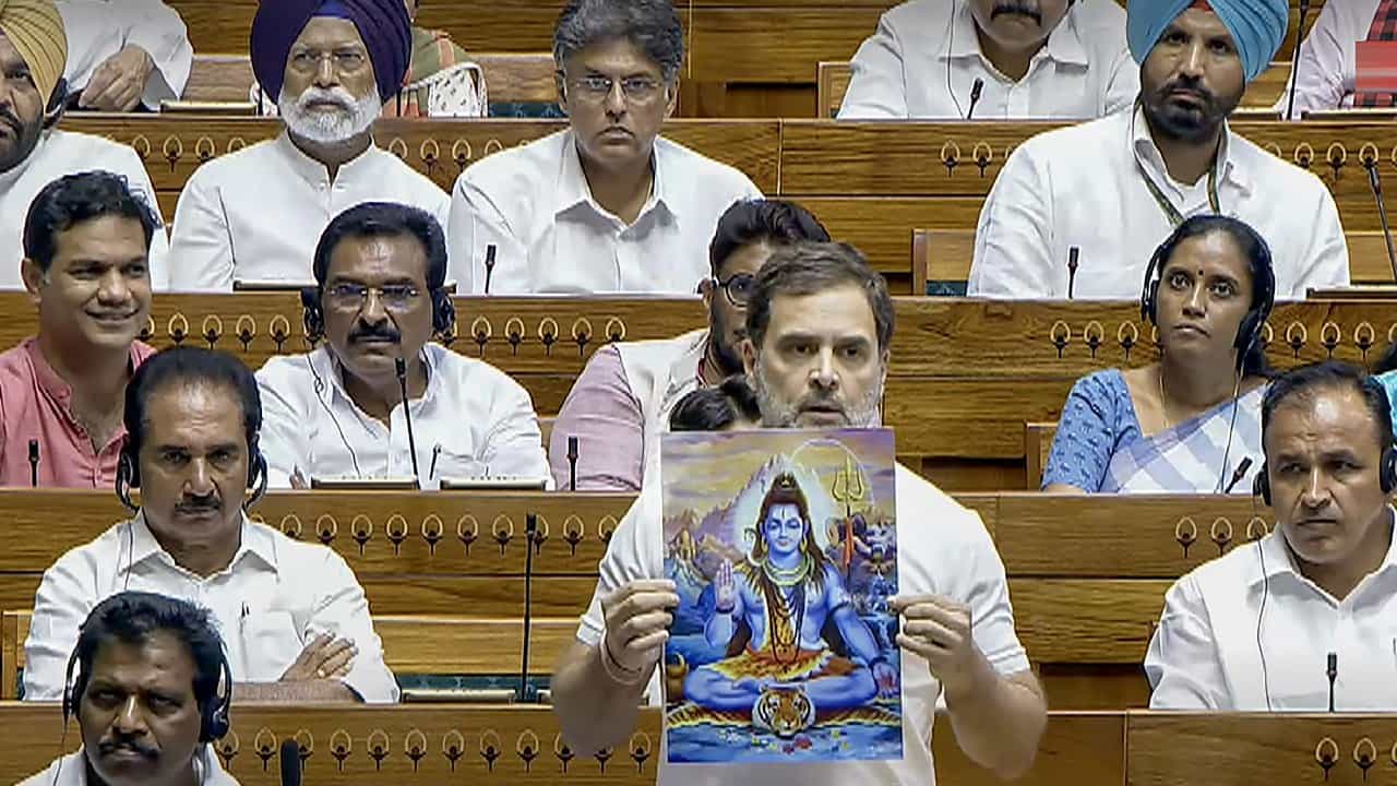 Lok Sabha Session: ಮೋದಿ, ಬಿಜೆಪಿ, ಆರ್ಎಸ್ಎಸ್ ಎಂದರೆ ಹಿಂದೂ ಸಮಾಜವಲ್ಲ; ಲೋಕಸಭೆಯಲ್ಲಿ ರಾಹುಲ್ ಗಾಂಧಿ ವಾಗ್ದಾಳಿ Lok Sabha Session: ಮೋದಿ, ಬಿಜೆಪಿ, ಆರ್ಎಸ್ಎಸ್ ಎಂದರೆ ಹಿಂದೂ ಸಮಾಜವಲ್ಲ; ಲೋಕಸಭೆಯಲ್ಲಿ ರಾಹುಲ್ ಗಾಂಧಿ ವಾಗ್ದಾಳಿ