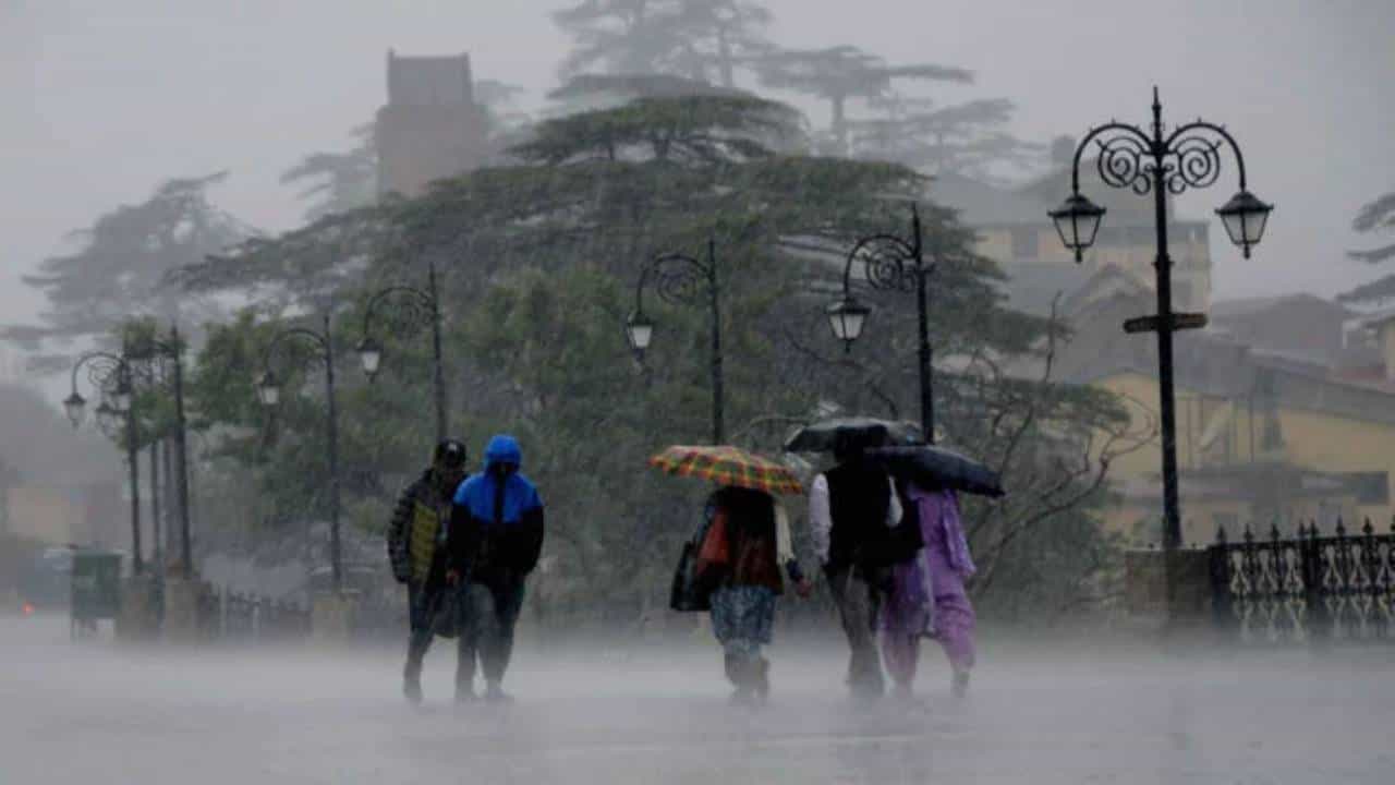 Karnataka Rains: ಇಂದಿನಿಂದ ಕರ್ನಾಟಕದ ಈ 15 ಜಿಲ್ಲೆಗಳಲ್ಲಿ ಮಳೆ ಜೋರು, ಆರೆಂಜ್ ಅಲರ್ಟ್ Karnataka Rains: ಇಂದಿನಿಂದ ಕರ್ನಾಟಕದ ಈ 15 ಜಿಲ್ಲೆಗಳಲ್ಲಿ ಮಳೆ ಜೋರು, ಆರೆಂಜ್ ಅಲರ್ಟ್