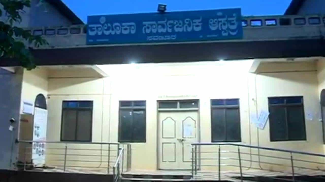 ಹಾವೇರಿ: ಮನೆ ಗೋಡೆ ಕುಸಿದು ಇಬ್ಬರು ಮಕ್ಕಳು ಸೇರಿದಂತೆ ಮೂವರ ಸಾವು ಹಾವೇರಿ: ಮನೆ ಗೋಡೆ ಕುಸಿದು ಇಬ್ಬರು ಮಕ್ಕಳು ಸೇರಿದಂತೆ ಮೂವರ ಸಾವು