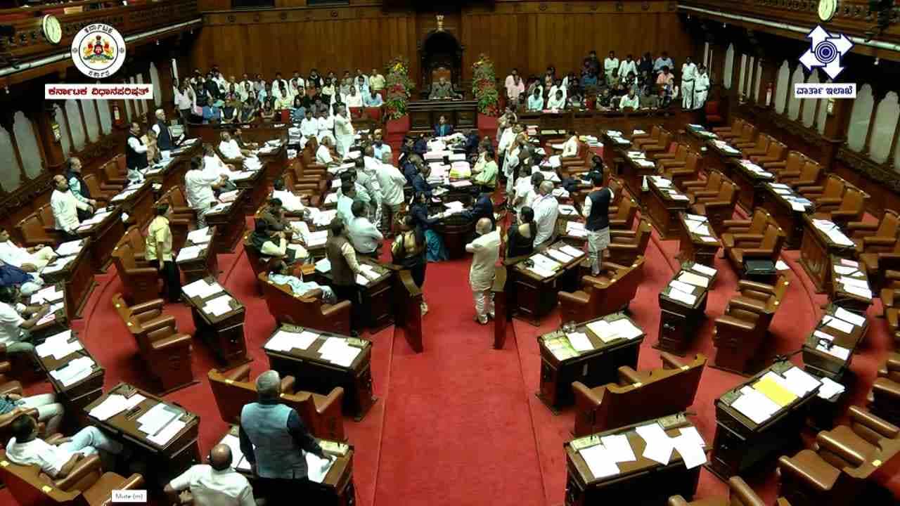 ಕರ್ನಾಟಕ ವಿಧಾನಸಭೆ ಕಲಾಪ: ನೀಟ್ ಪರೀಕ್ಷೆ ರದ್ದುಪಡಿಸುವಂತೆ ಒತ್ತಾಯಿಸಿ ನಿರ್ಣಯ ಅಂಗೀಕಾರ ಕರ್ನಾಟಕ ವಿಧಾನಸಭೆ ಕಲಾಪ: ನೀಟ್ ಪರೀಕ್ಷೆ ರದ್ದುಪಡಿಸುವಂತೆ ಒತ್ತಾಯಿಸಿ ನಿರ್ಣಯ ಅಂಗೀಕಾರ