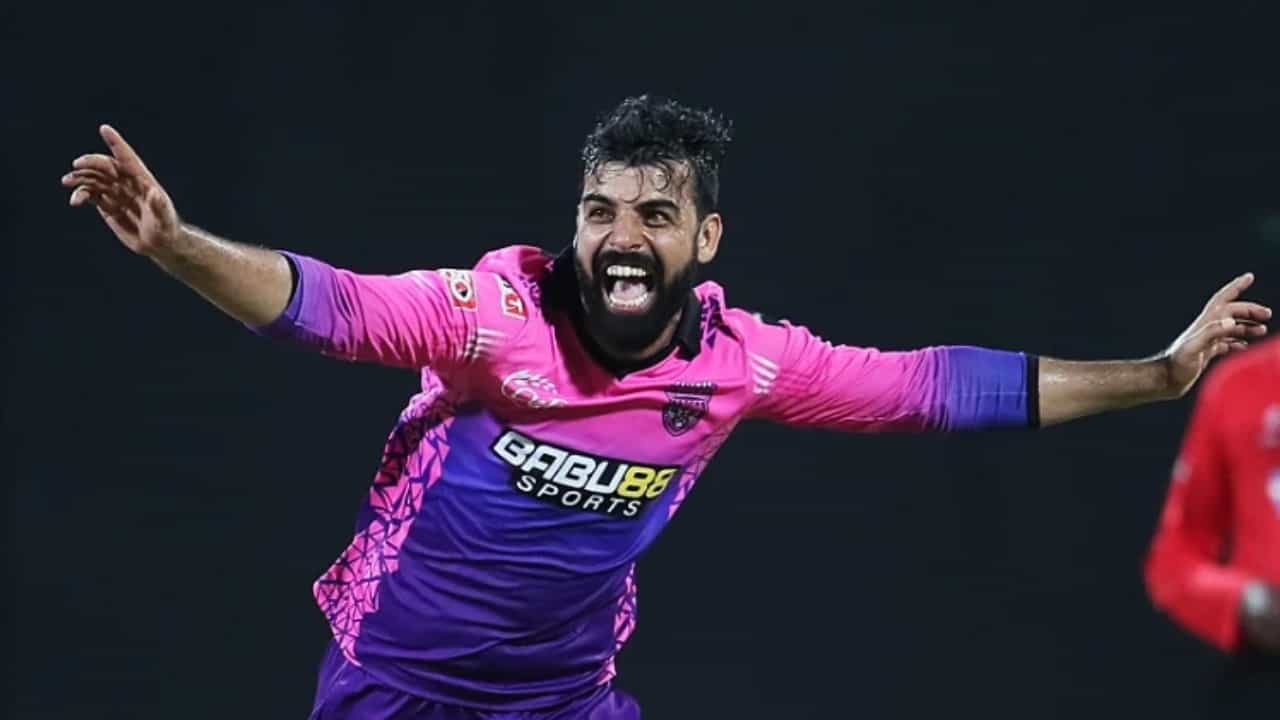 LPL 2024: ಹ್ಯಾಟ್ರಿಕ್ ವಿಕೆಟ್: ದಾಖಲೆ ಬರೆದ ಶಾದಾಬ್ ಖಾನ್ LPL 2024: ಹ್ಯಾಟ್ರಿಕ್ ವಿಕೆಟ್: ದಾಖಲೆ ಬರೆದ ಶಾದಾಬ್ ಖಾನ್