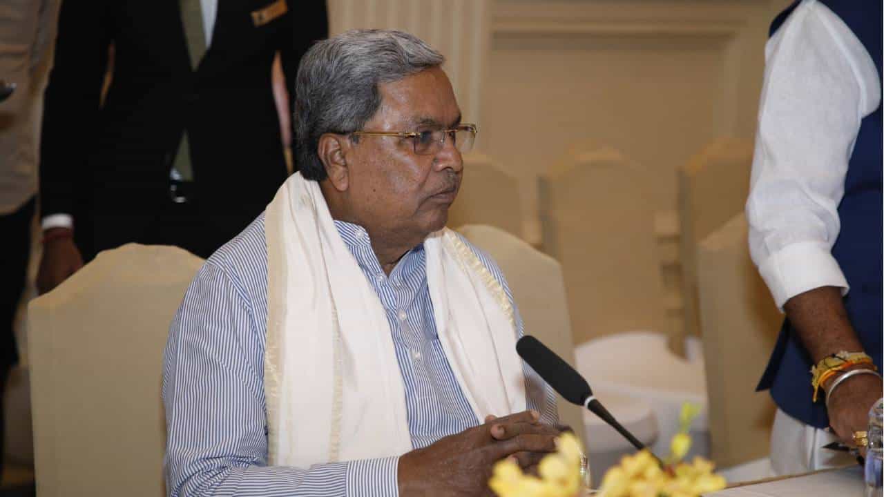 ಪ್ರವಾಸೋದ್ಯಮ ಅಭಿವೃದ್ಧಿಗೆ ಹೊಸ ನೀತಿ, ಮಾಸ್ಟರ್ ಪ್ಲಾನ್ ಸಿದ್ದಪಡಿಸಿ: ಡಿಸಿಗಳಿಗೆ ಸಿದ್ದರಾಮಯ್ಯ ಸೂಚನೆ ಪ್ರವಾಸೋದ್ಯಮ ಅಭಿವೃದ್ಧಿಗೆ ಹೊಸ ನೀತಿ, ಮಾಸ್ಟರ್ ಪ್ಲಾನ್ ಸಿದ್ದಪಡಿಸಿ: ಡಿಸಿಗಳಿಗೆ ಸಿದ್ದರಾಮಯ್ಯ ಸೂಚನೆ