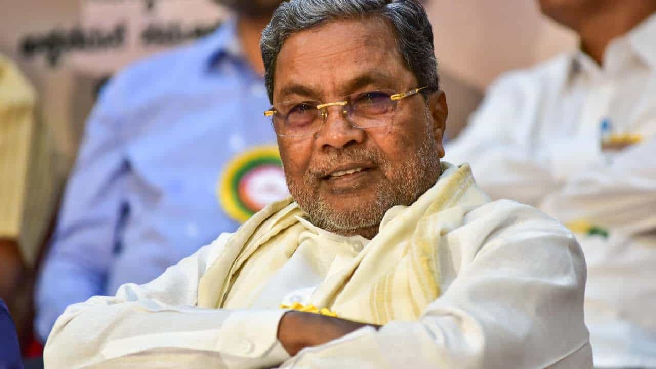 ವಾಚ್​ ಬೆನ್ನಲ್ಲೇ ಶುದ್ಧ ಹಸ್ತ ರಾಜಕಾರಣಿ ಎನಿಸಿಕೊಂಡ ಸಿದ್ದರಾಮಯ್ಯಗೆ ಮತ್ತೊಂದು ಗಿಫ್ಟ್ ಕಂಟಕ