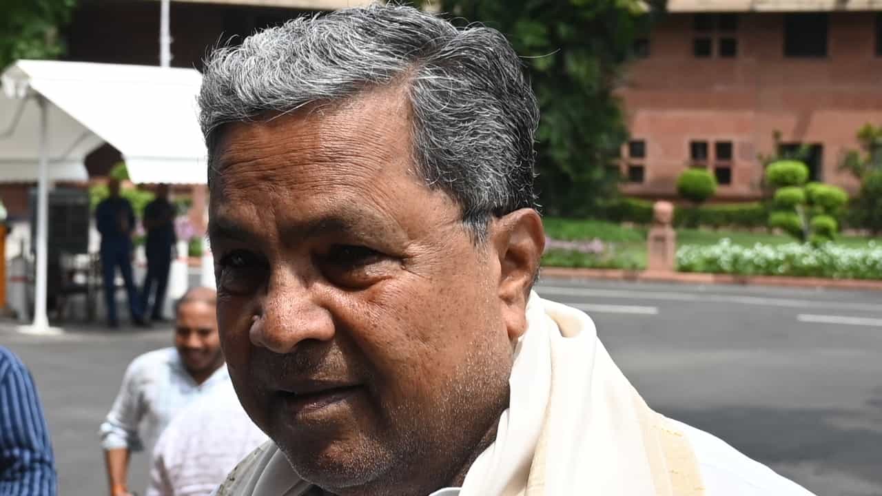 ಮುಡಾ ಹಗರಣ: ಮೈಸೂರಿನಲ್ಲಿ ಸಿಎಂ ಸಿದ್ದರಾಮಯ್ಯ ವಿರುದ್ಧ ದೂರು ದಾಖಲು ಮುಡಾ ಹಗರಣ: ಮೈಸೂರಿನಲ್ಲಿ ಸಿಎಂ ಸಿದ್ದರಾಮಯ್ಯ ವಿರುದ್ಧ ದೂರು ದಾಖಲು