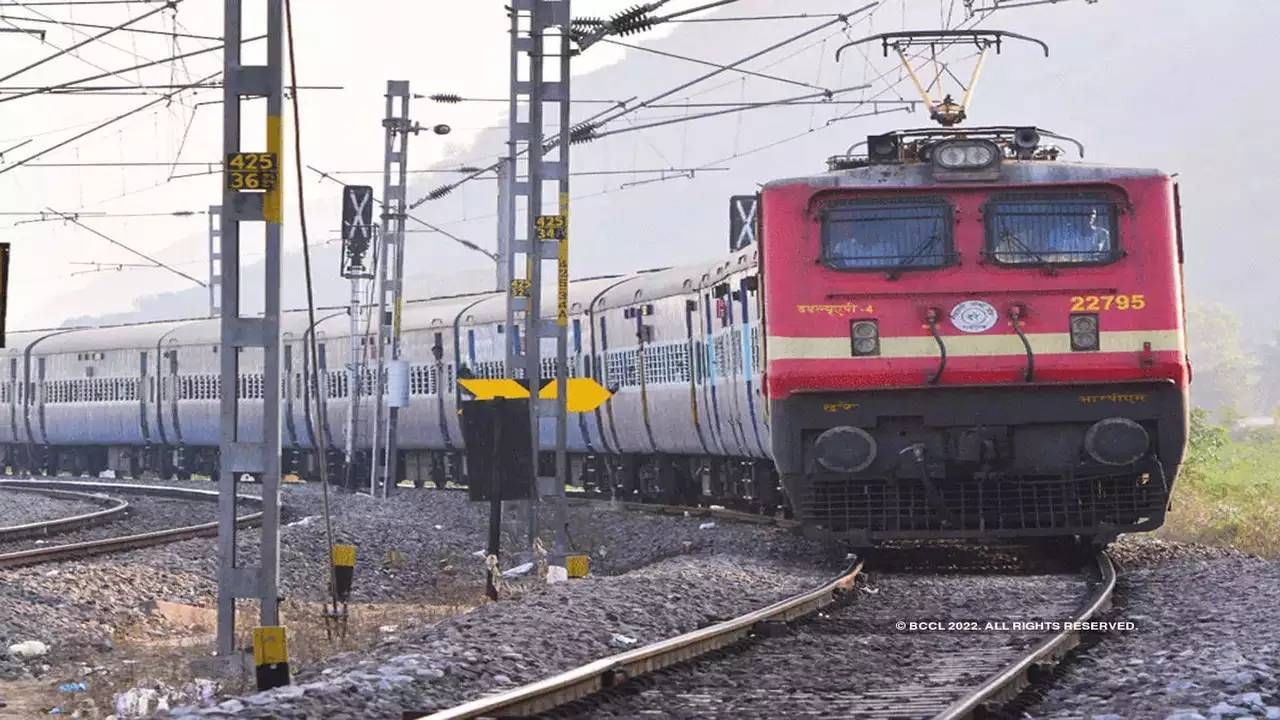 Bengaluru Trains: ಬೆಂಗಳೂರಿನಿಂದ ಸೂರತ್​ನ ಉಧ್ನಾ ನಿಲ್ದಾಣಕ್ಕೆ ವಿಶೇಷ ರೈಲು; ವೇಳಾಪಟ್ಟಿ ಇಲ್ಲಿದೆ