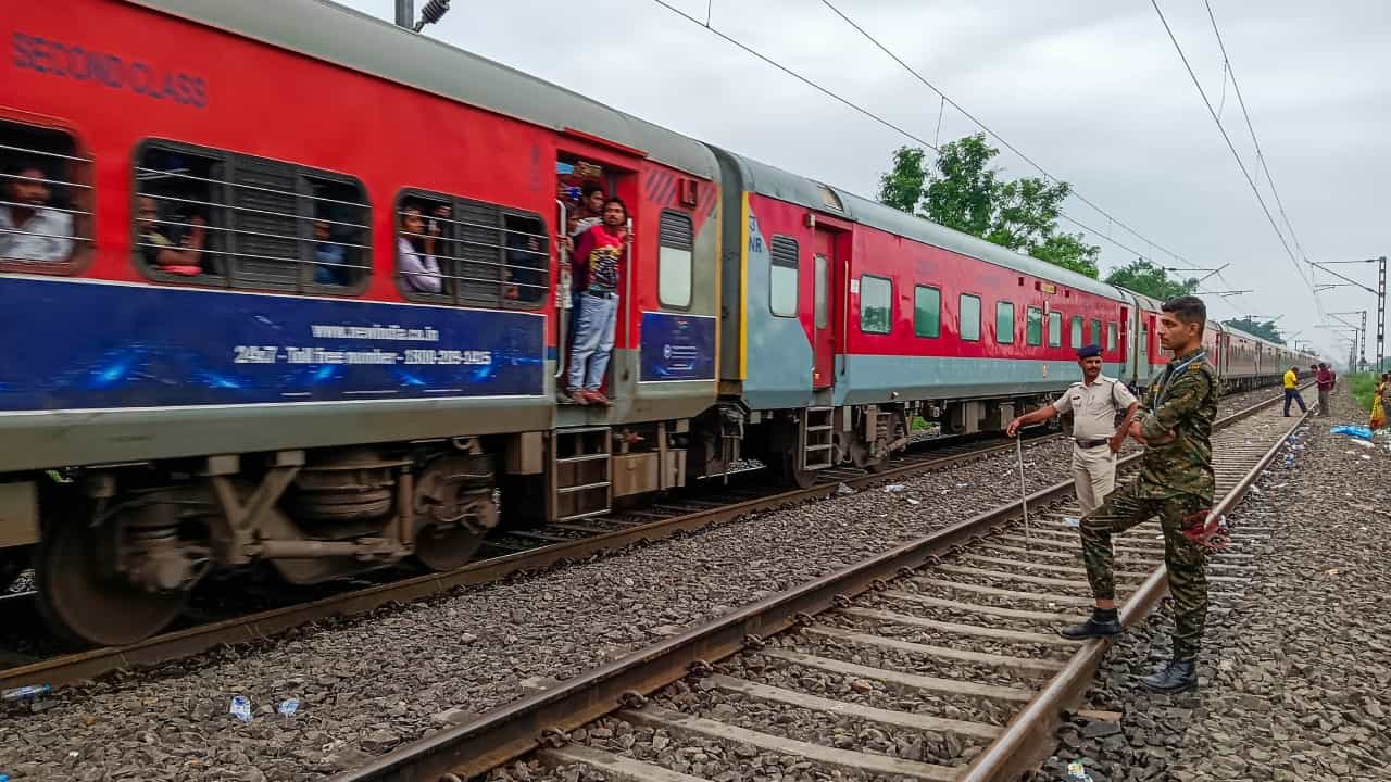 ಮಂಗಳೂರು ಬೆಂಗಳೂರು ಮಧ್ಯೆ 2 ವಿಶೇಷ ರೈಲು: ಇಲ್ಲಿದೆ ವೇಳಾಪಟ್ಟಿ ಮಂಗಳೂರು ಬೆಂಗಳೂರು ಮಧ್ಯೆ 2 ವಿಶೇಷ ರೈಲು: ಇಲ್ಲಿದೆ ವೇಳಾಪಟ್ಟಿ