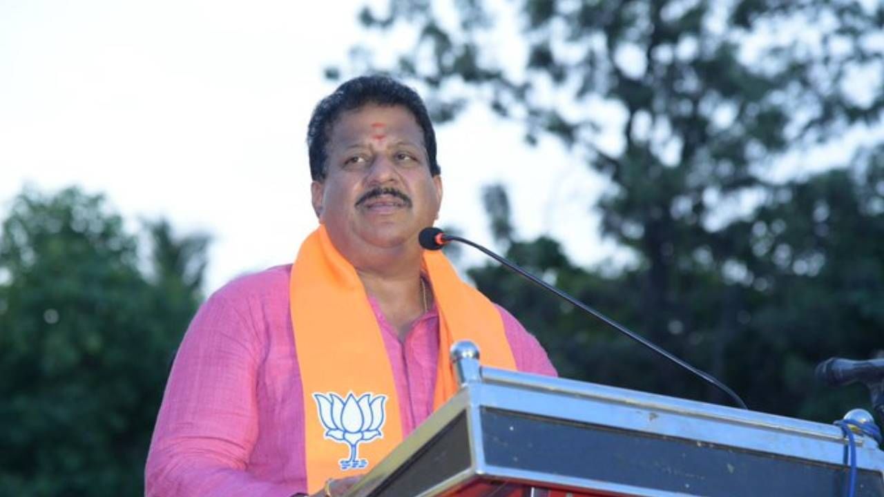 ಸರ್ಕಾರದ ಅಧಿಕಾರಿಗಳಿಗೆ ನೀಡಲು ಸಬ್ ರಿಜಿಸ್ಟ್ರಾರ್ ಕಚೇರಿಯಲ್ಲಿ ಪ್ರತಿ ತಿಂಗಳು 8 ಕೋಟಿ ರೂ. ಸಂಗ್ರಹ: ಬಿಜೆಪಿ ಶಾಸಕ ಆರೋಪ ಸರ್ಕಾರದ ಅಧಿಕಾರಿಗಳಿಗೆ ನೀಡಲು ಸಬ್ ರಿಜಿಸ್ಟ್ರಾರ್ ಕಚೇರಿಯಲ್ಲಿ ಪ್ರತಿ ತಿಂಗಳು 8 ಕೋಟಿ ರೂ. ಸಂಗ್ರಹ: ಬಿಜೆಪಿ ಶಾಸಕ ಆರೋಪ