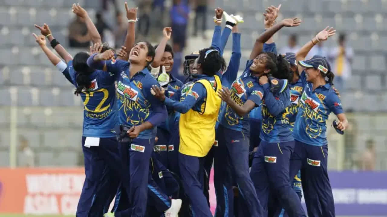 Women’s Asia Cup 2024: ಗೆಲ್ಲುವ ಪಂದ್ಯ ಕೈಚೆಲ್ಲಿದ ಪಾಕ್; ಭಾರತ- ಶ್ರೀಲಂಕಾ ನಡುವೆ ಏಷ್ಯಾಕಪ್ ಫೈನಲ್ ಫೈಟ್ Women’s Asia Cup 2024: ಗೆಲ್ಲುವ ಪಂದ್ಯ ಕೈಚೆಲ್ಲಿದ ಪಾಕ್; ಭಾರತ- ಶ್ರೀಲಂಕಾ ನಡುವೆ ಏಷ್ಯಾಕಪ್ ಫೈನಲ್ ಫೈಟ್