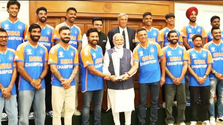 ಪ್ರಧಾನಿ ನರೇಂದ್ರ ಮೋದಿಯನ್ನು ಭೇಟಿಯಾದ ಟೀಮ್ ಇಂಡಿಯಾ ಪ್ರಧಾನಿ ನರೇಂದ್ರ ಮೋದಿಯನ್ನು ಭೇಟಿಯಾದ ಟೀಮ್ ಇಂಡಿಯಾ