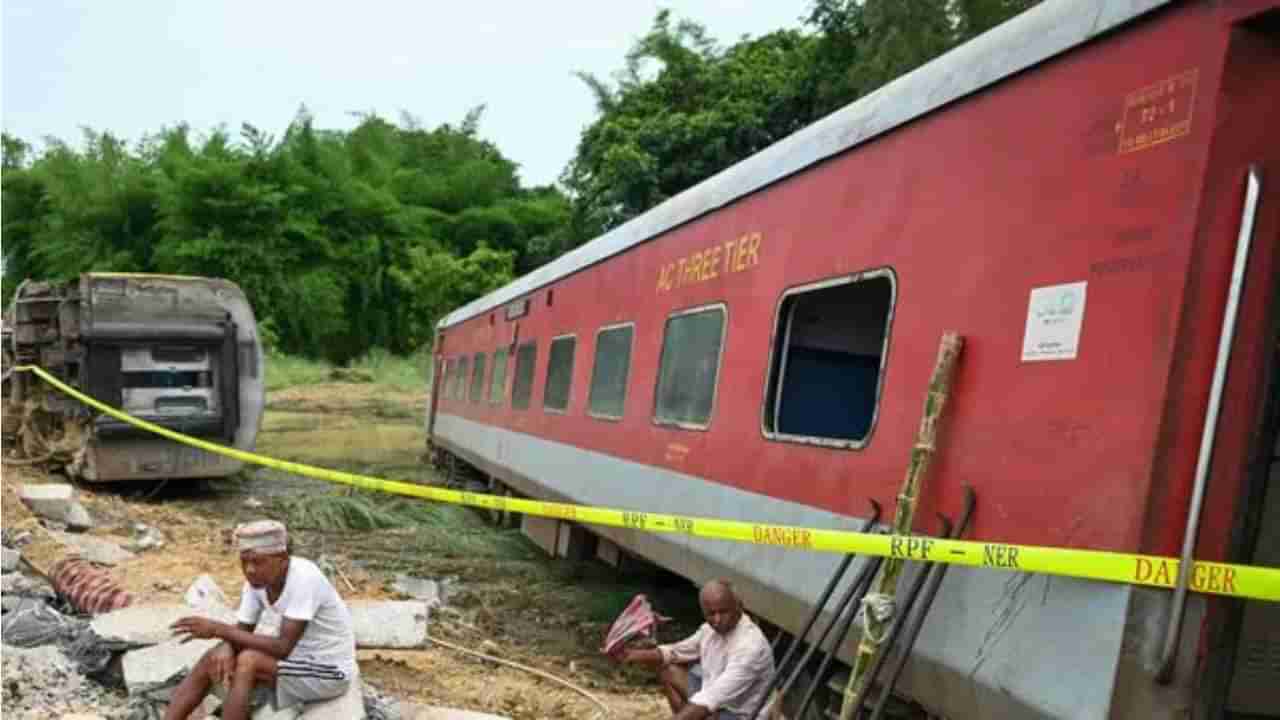 Train Derails: ಜಾರ್ಖಂಡ್​ನಲ್ಲಿ ಹಳಿ ತಪ್ಪಿದ ಹೌರಾ-ಮುಂಬೈ ಪ್ಯಾಸೆಂಜರ್ ರೈಲು, ಇಬ್ಬರು ಸಾವು,  20 ಮಂದಿಗೆ ಗಾಯ