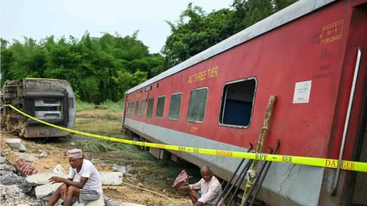 Train Derails: ಜಾರ್ಖಂಡ್​ನಲ್ಲಿ ಹಳಿ ತಪ್ಪಿದ ಹೌರಾ-ಮುಂಬೈ ಪ್ಯಾಸೆಂಜರ್ ರೈಲು, ಇಬ್ಬರು ಸಾವು,  20 ಮಂದಿಗೆ ಗಾಯ