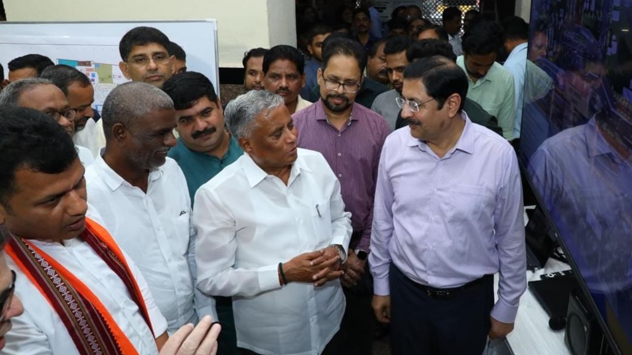 ಕನ್ನಡ ಕಲಿಯಲು ಪ್ರಯತ್ನಿಸಿ: ರೈಲ್ವೆ ಅಧಿಕಾರಿಗಳಿಗೆ ಸಚಿವ ಸೋಮಣ್ಣ ಸಲಹೆ ಕನ್ನಡ ಕಲಿಯಲು ಪ್ರಯತ್ನಿಸಿ: ರೈಲ್ವೆ ಅಧಿಕಾರಿಗಳಿಗೆ ಸಚಿವ ಸೋಮಣ್ಣ ಸಲಹೆ