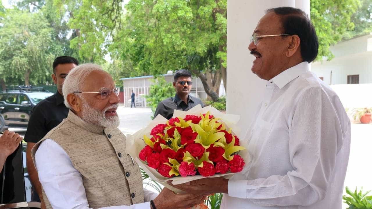 75ನೇ ವಸಂತಕ್ಕೆ ಕಾಲಿಟ್ಟ ವೆಂಕಯ್ಯ ನಾಯ್ಡು, ಶುಭ ಕೋರಿದ ಪ್ರಧಾನಿ ಮೋದಿ 75ನೇ ವಸಂತಕ್ಕೆ ಕಾಲಿಟ್ಟ ವೆಂಕಯ್ಯ ನಾಯ್ಡು, ಶುಭ ಕೋರಿದ ಪ್ರಧಾನಿ ಮೋದಿ