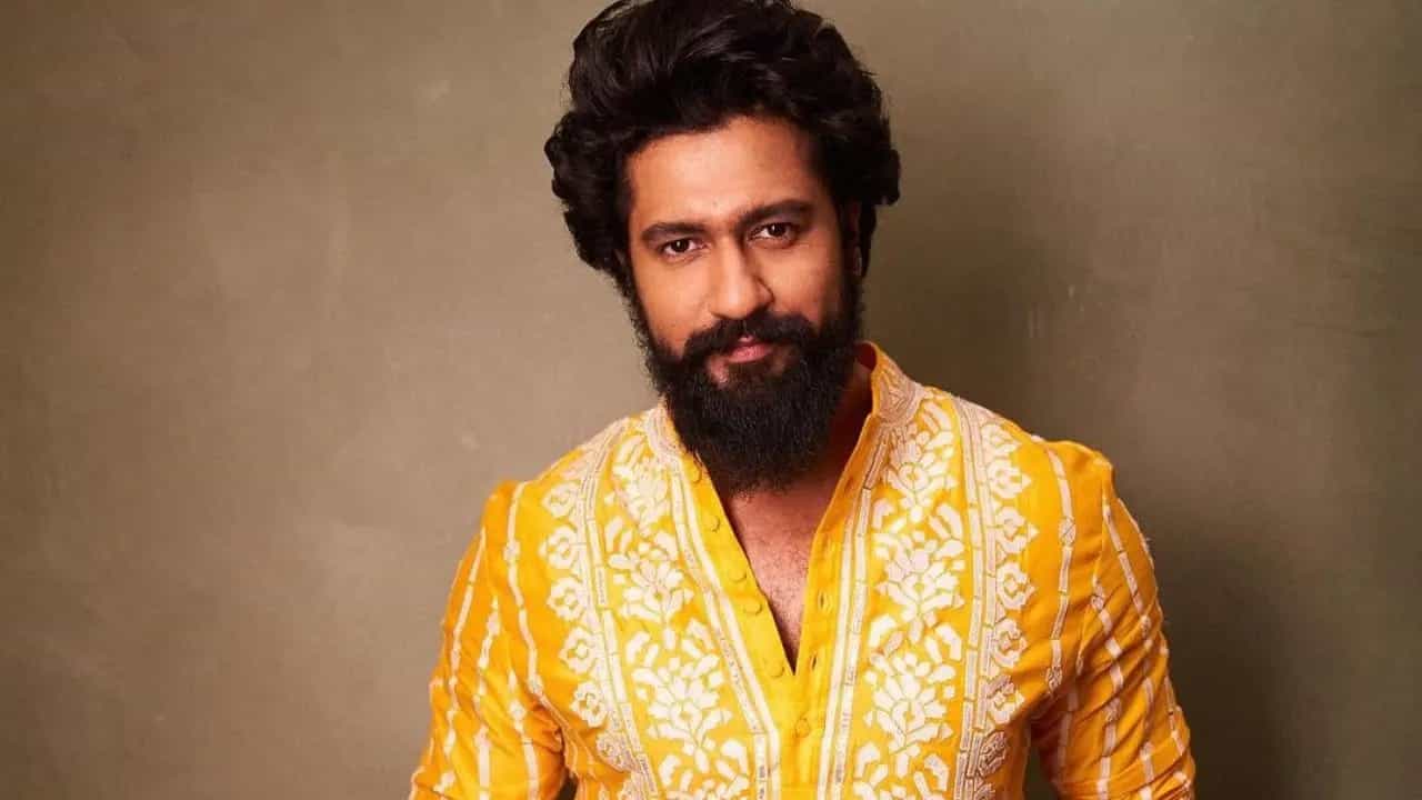 200 ರೂಪಾಯಿಗಾಗಿ ಅವಕಾಶ ಕೇಳುತ್ತಿದ್ದ ವಿಕ್ಕಿ ಕೌಶಲ್; ಬದುಕು ಬದಲಿಸಿತು ಬಣ್ಣದ ಲೋಕ 200 ರೂಪಾಯಿಗಾಗಿ ಅವಕಾಶ ಕೇಳುತ್ತಿದ್ದ ವಿಕ್ಕಿ ಕೌಶಲ್; ಬದುಕು ಬದಲಿಸಿತು ಬಣ್ಣದ ಲೋಕ