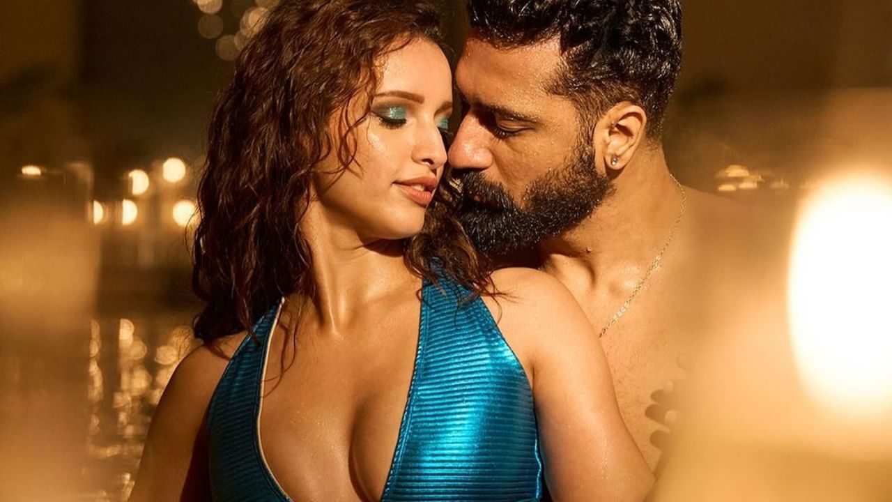 ಗ್ಲಾಮರ್ ಗೊಂಬೆ ತೃಪ್ತಿಯನ್ನು ತಬ್ಬಿ ಹಿಡಿದ ಕತ್ರಿನಾ ಪತಿ ವಿಕ್ಕಿ ಕೌಶಲ್ ಗ್ಲಾಮರ್ ಗೊಂಬೆ ತೃಪ್ತಿಯನ್ನು ತಬ್ಬಿ ಹಿಡಿದ ಕತ್ರಿನಾ ಪತಿ ವಿಕ್ಕಿ ಕೌಶಲ್